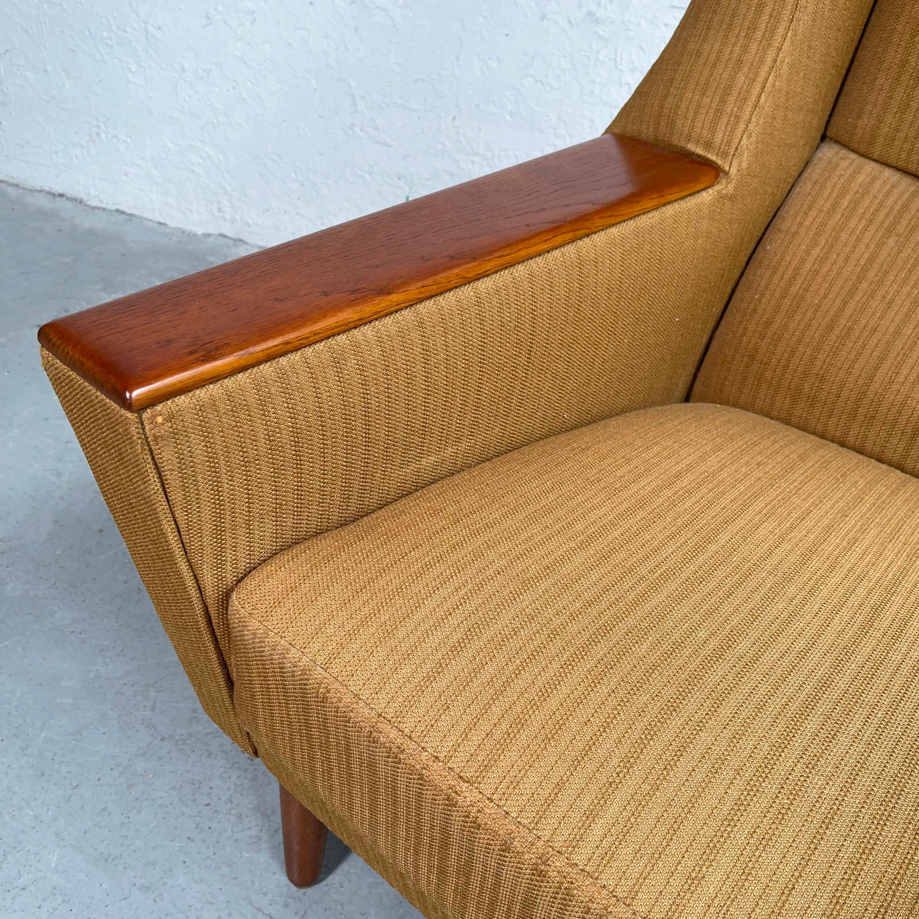 Mid Century Modern Wingback Lounge Chair For Sale 1