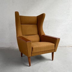 Sedia da salotto Wingback moderna del Mid Century