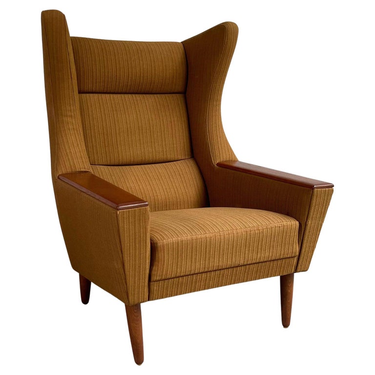 Mid Century Modern Wingback Lounge Chair For Sale at 1stDibs