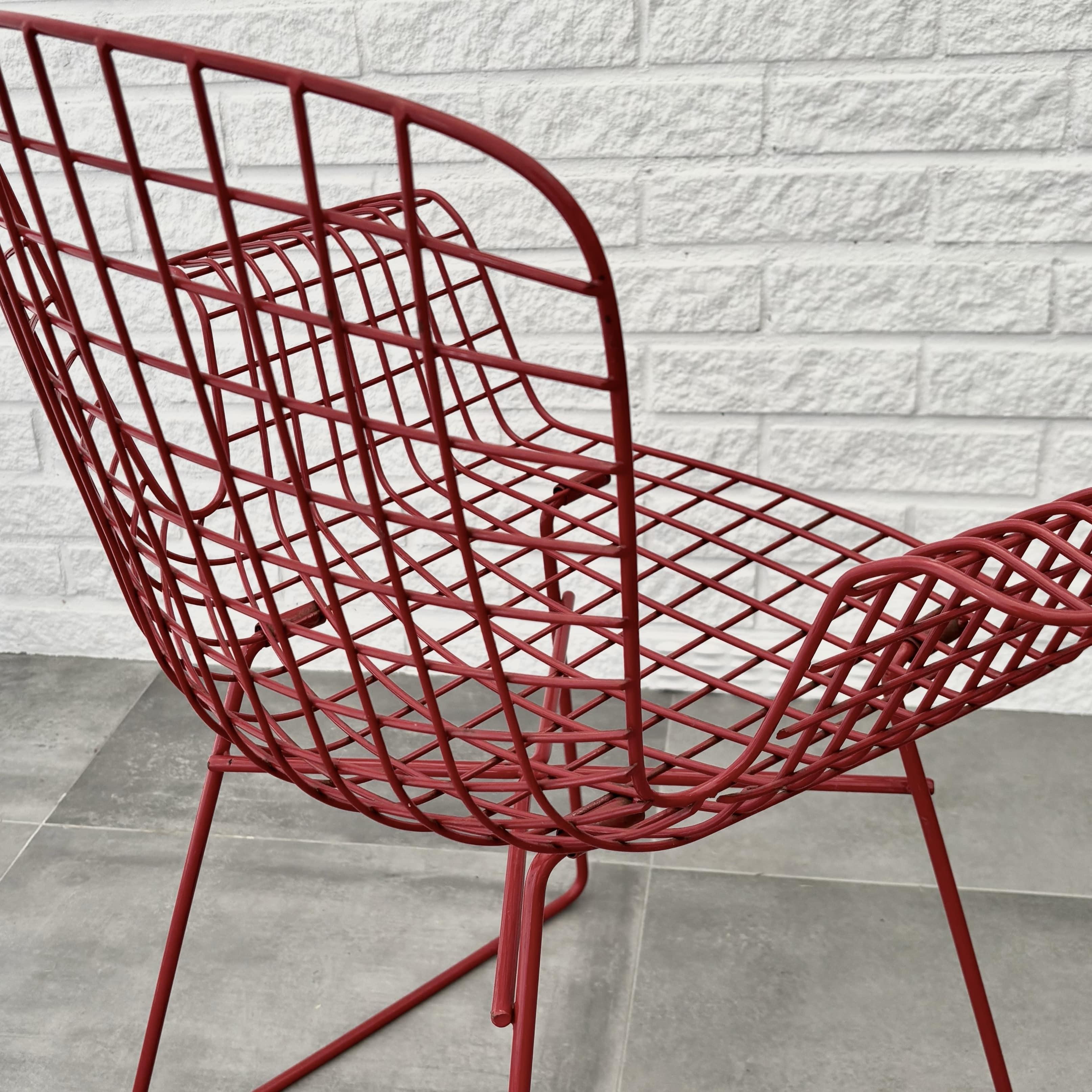 Mid century modern wire chair, armchair, red painted steel, Sweden, 1960s For Sale 3