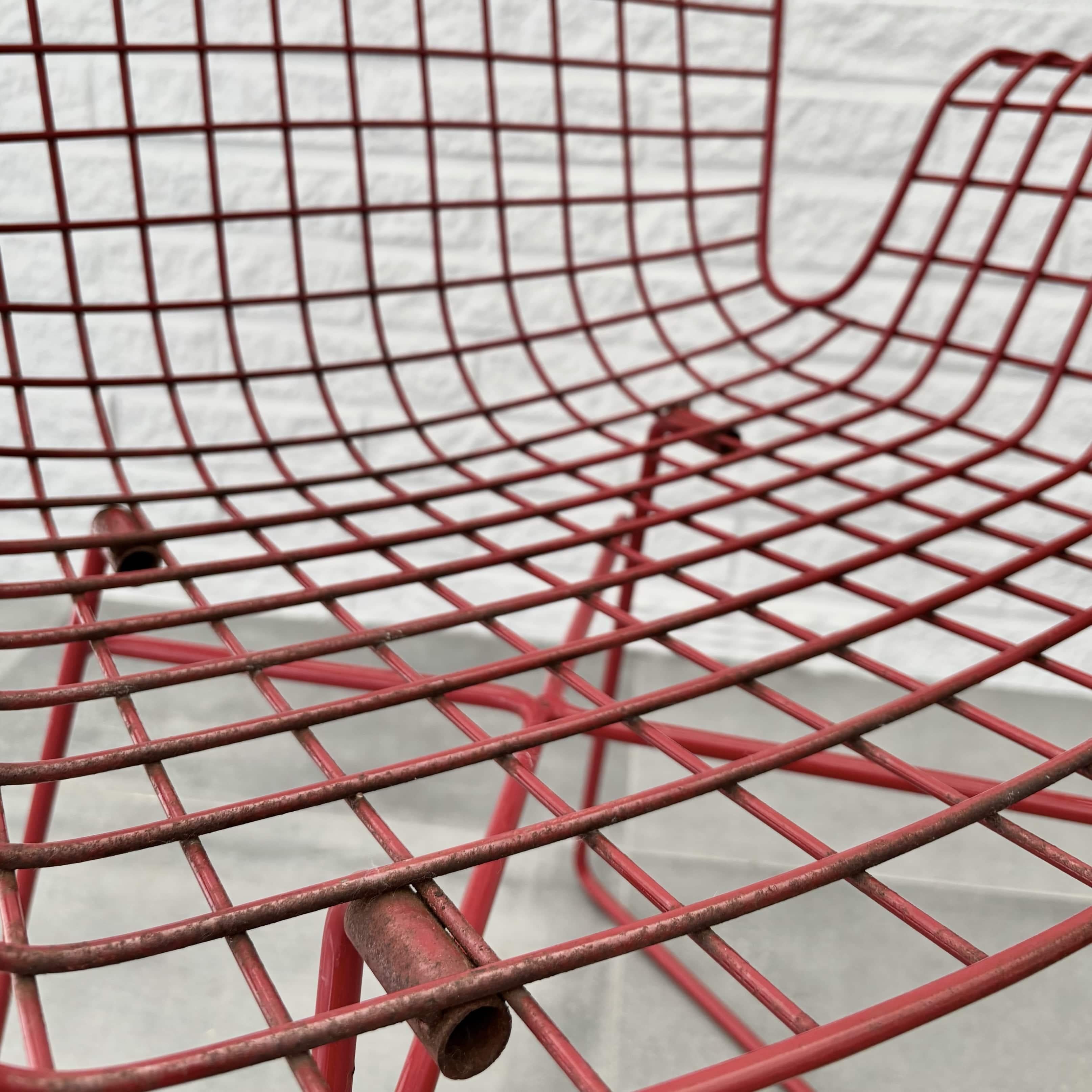 Mid century modern wire chair, armchair, red painted steel, Sweden, 1960s For Sale 4