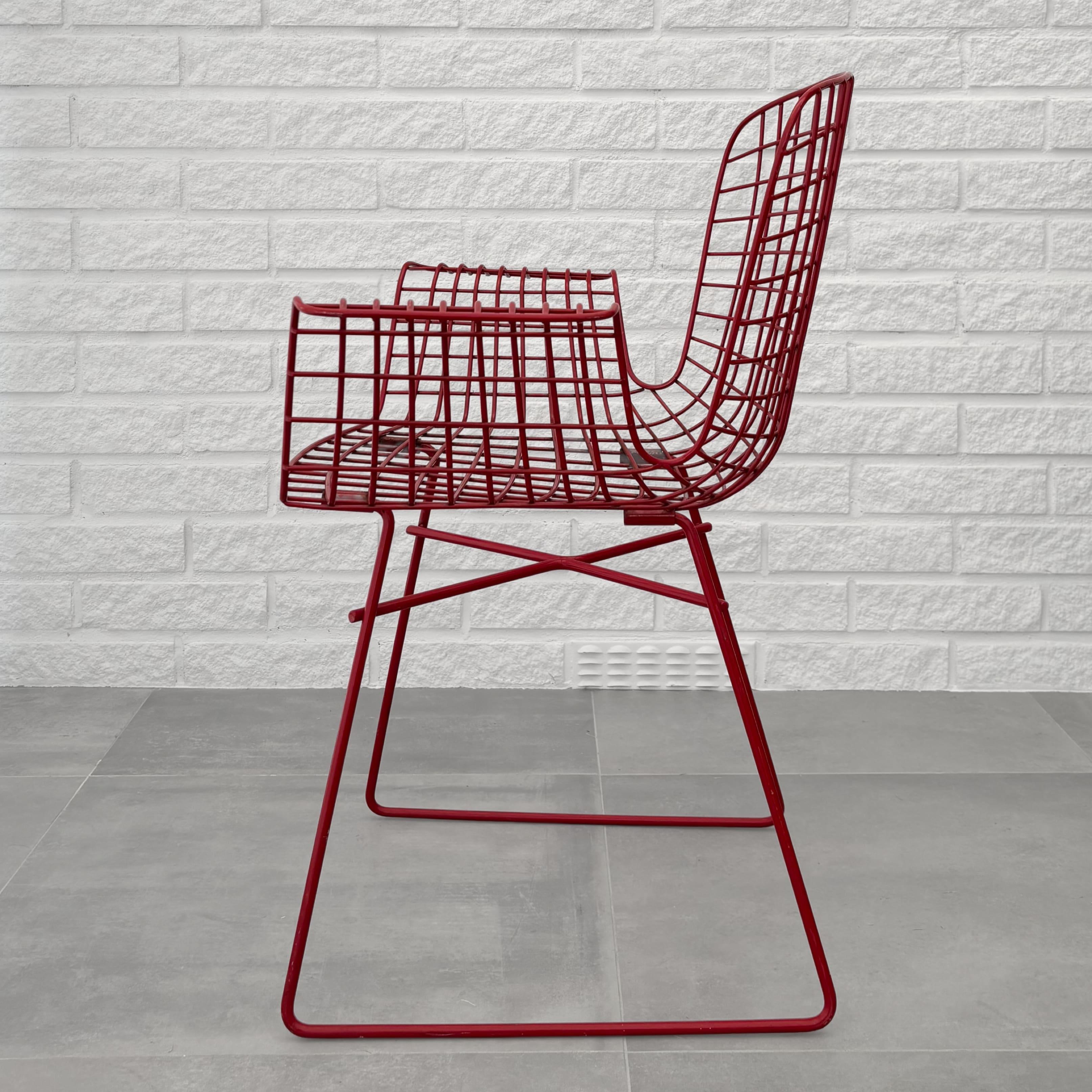 Welded Mid century modern wire chair, armchair, red painted steel, Sweden, 1960s For Sale