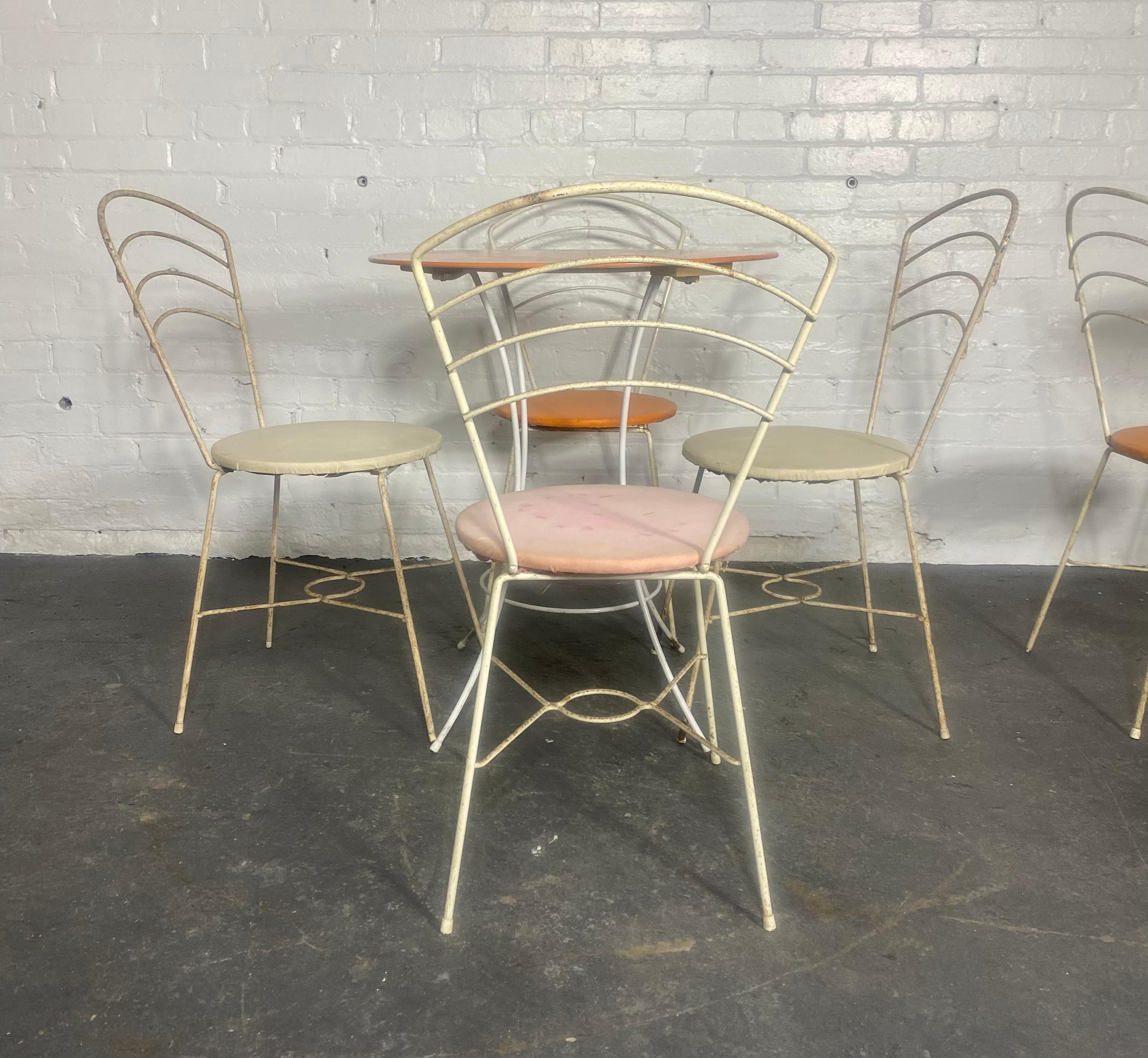 Mid Century Modern Wire Iron Cafe Bistro / Ice Cream Parlor set. Salterini style In Fair Condition For Sale In Buffalo, NY