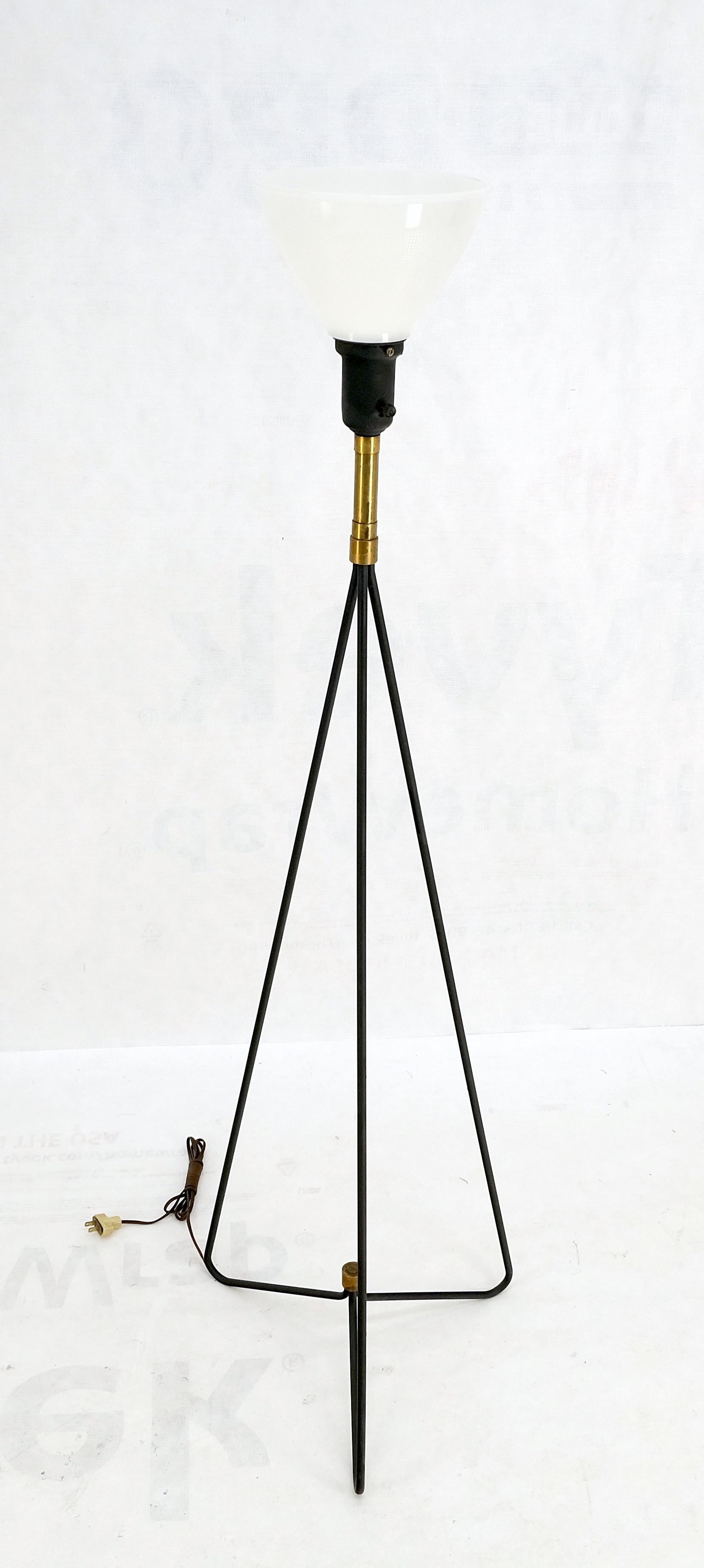 Mid-Century Modern Wire Tripod Base Brass Finial Floor Lamp For Sale 3