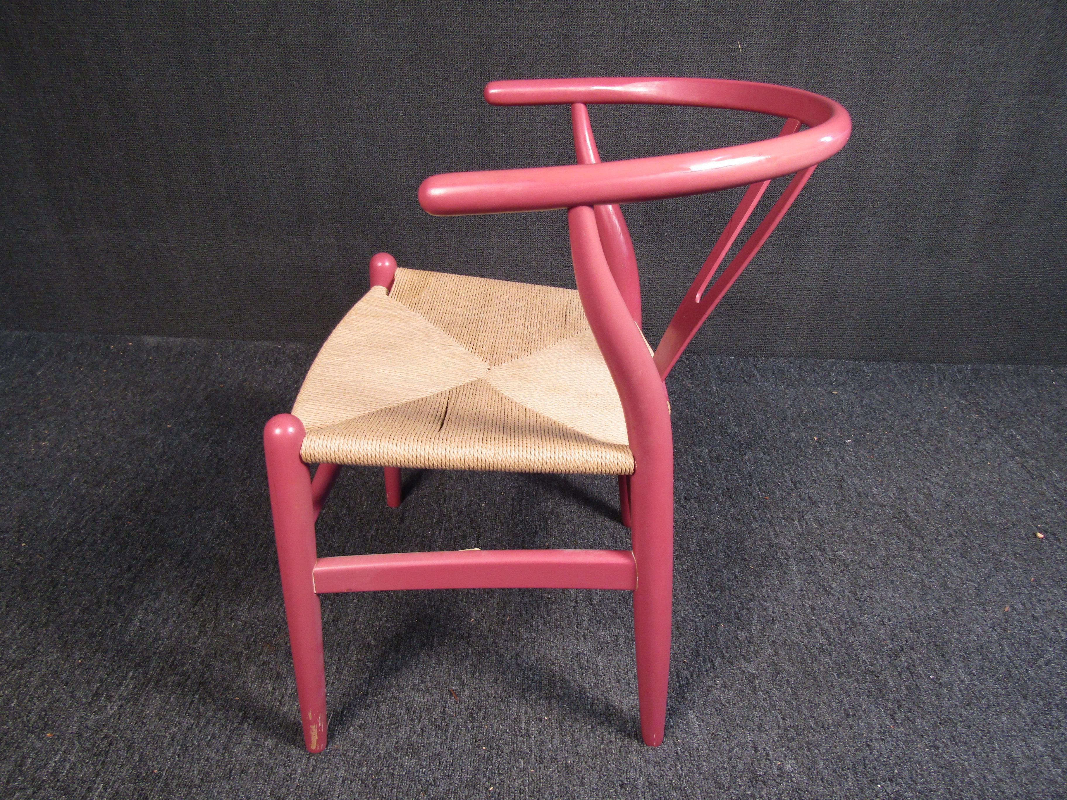 Mid-Century Modern Wishbone Chair in the Style of Hans Wegner In Good Condition For Sale In Brooklyn, NY