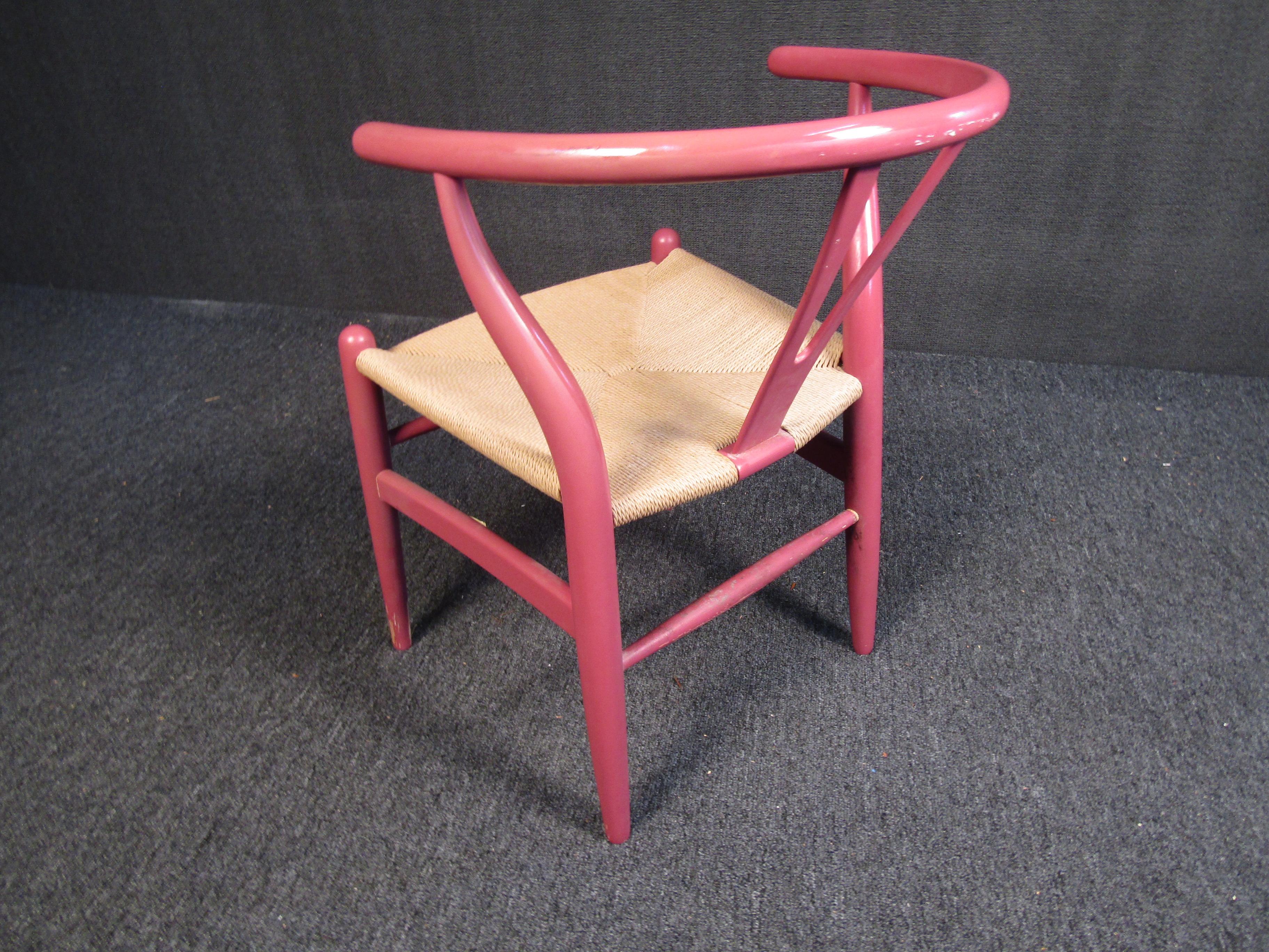 20th Century Mid-Century Modern Wishbone Chair in the Style of Hans Wegner For Sale