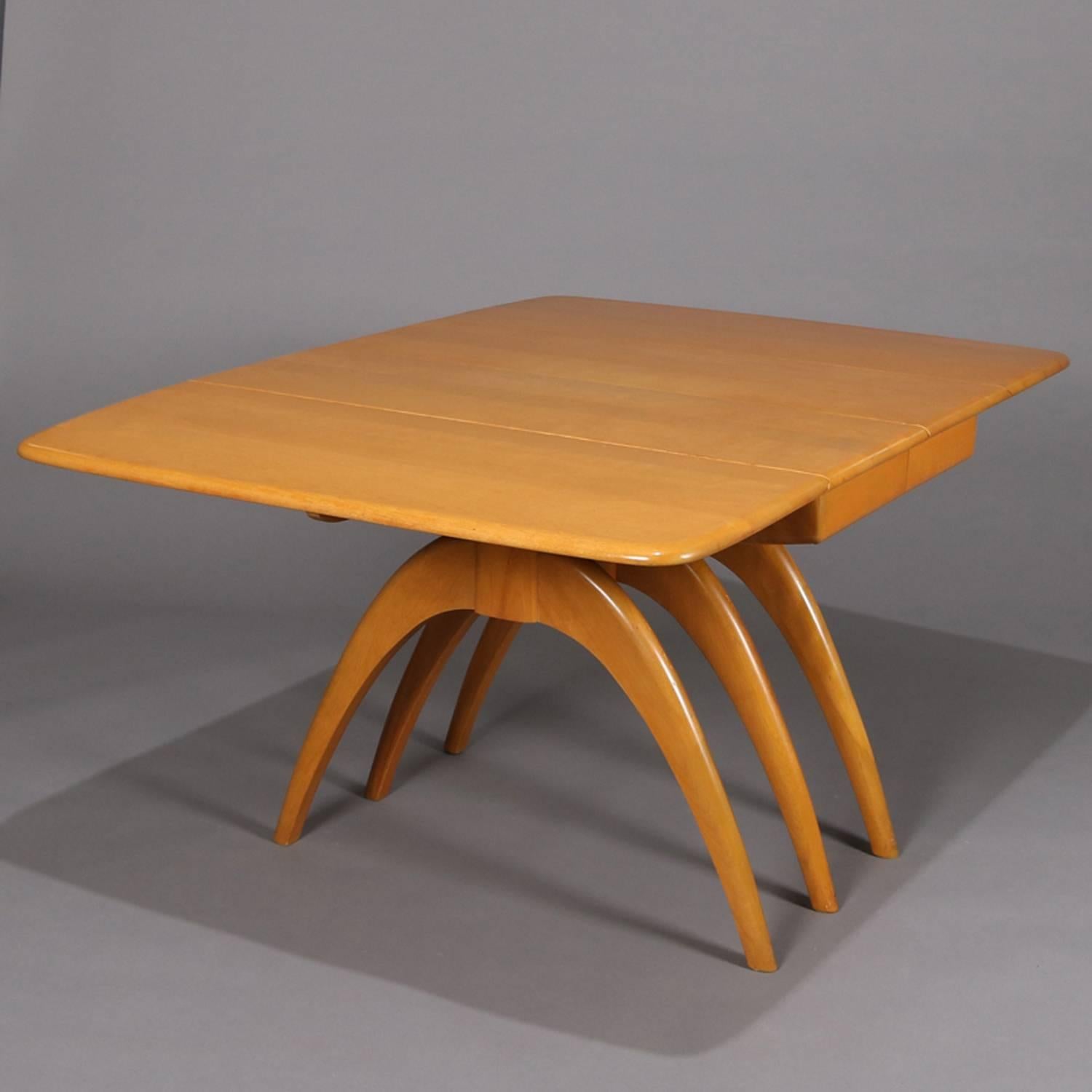 Mid-Century Modern Wishbone Esstisch und Stühle von Heywood Wakefield verfügt über drei Sockel Drop Leaf Tisch mit zwei Blätter und sechs Stühle (zwei Sessel und vier Stühle):: Branding Marke wie fotografiert:: Mitte des 20. Jahrhunderts

Maßnahmen: