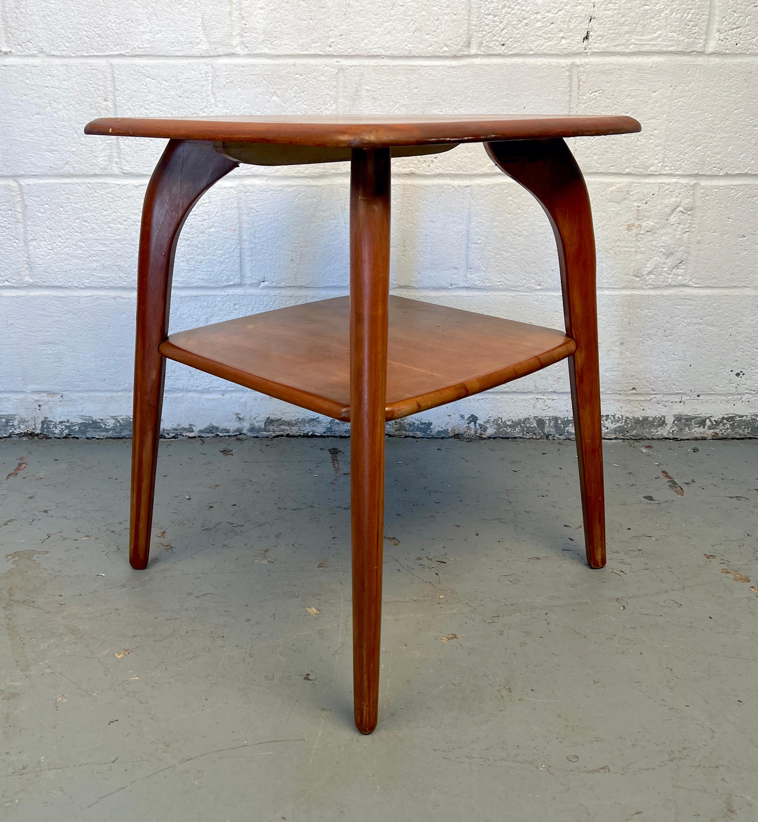 Mid-Century Modern Table d'appoint Wishbone moderne du milieu du siècle par Heywood Wakefield en vente