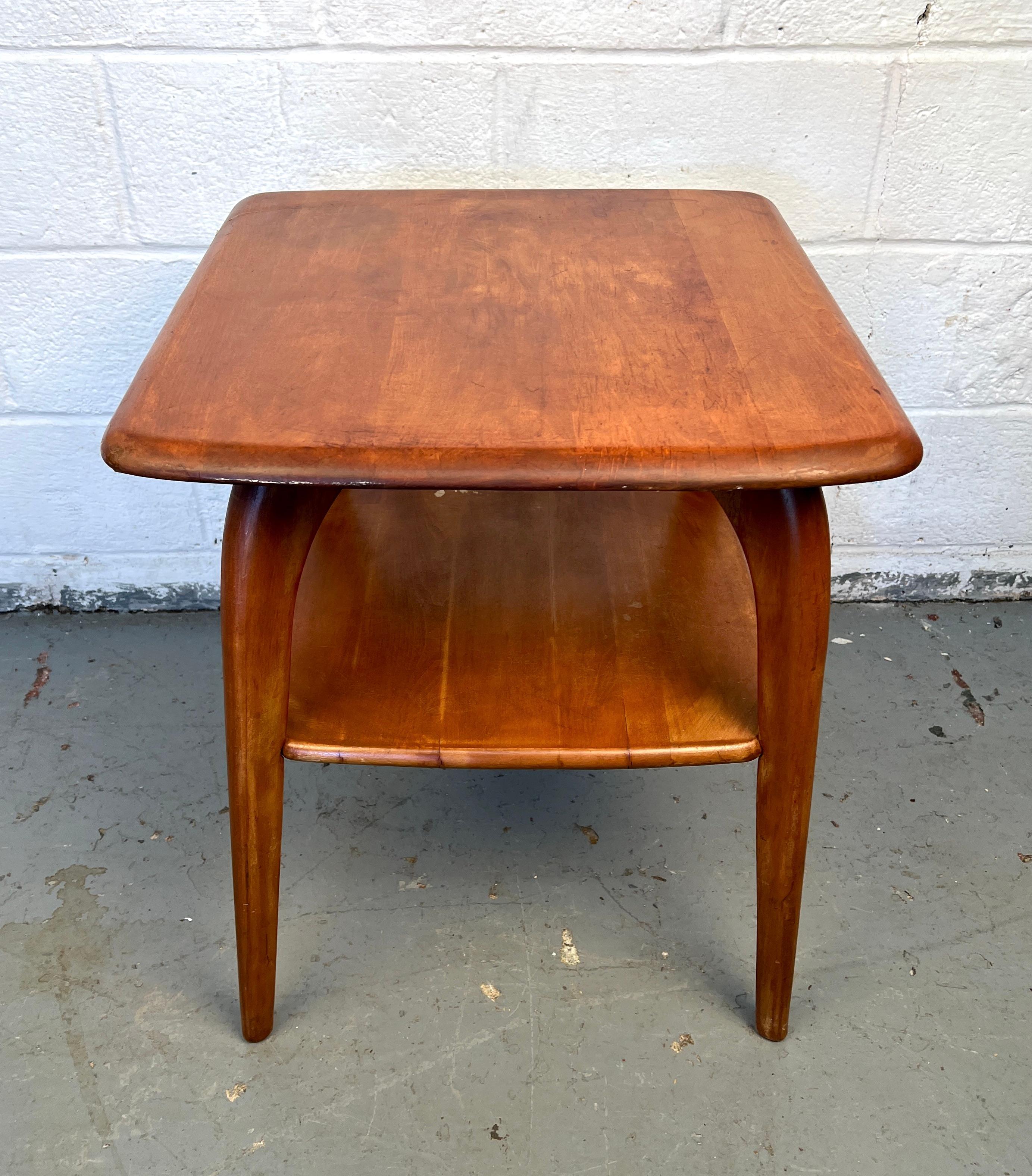 Table d'appoint Wishbone moderne du milieu du siècle par Heywood Wakefield Bon état - En vente à Brooklyn, NY