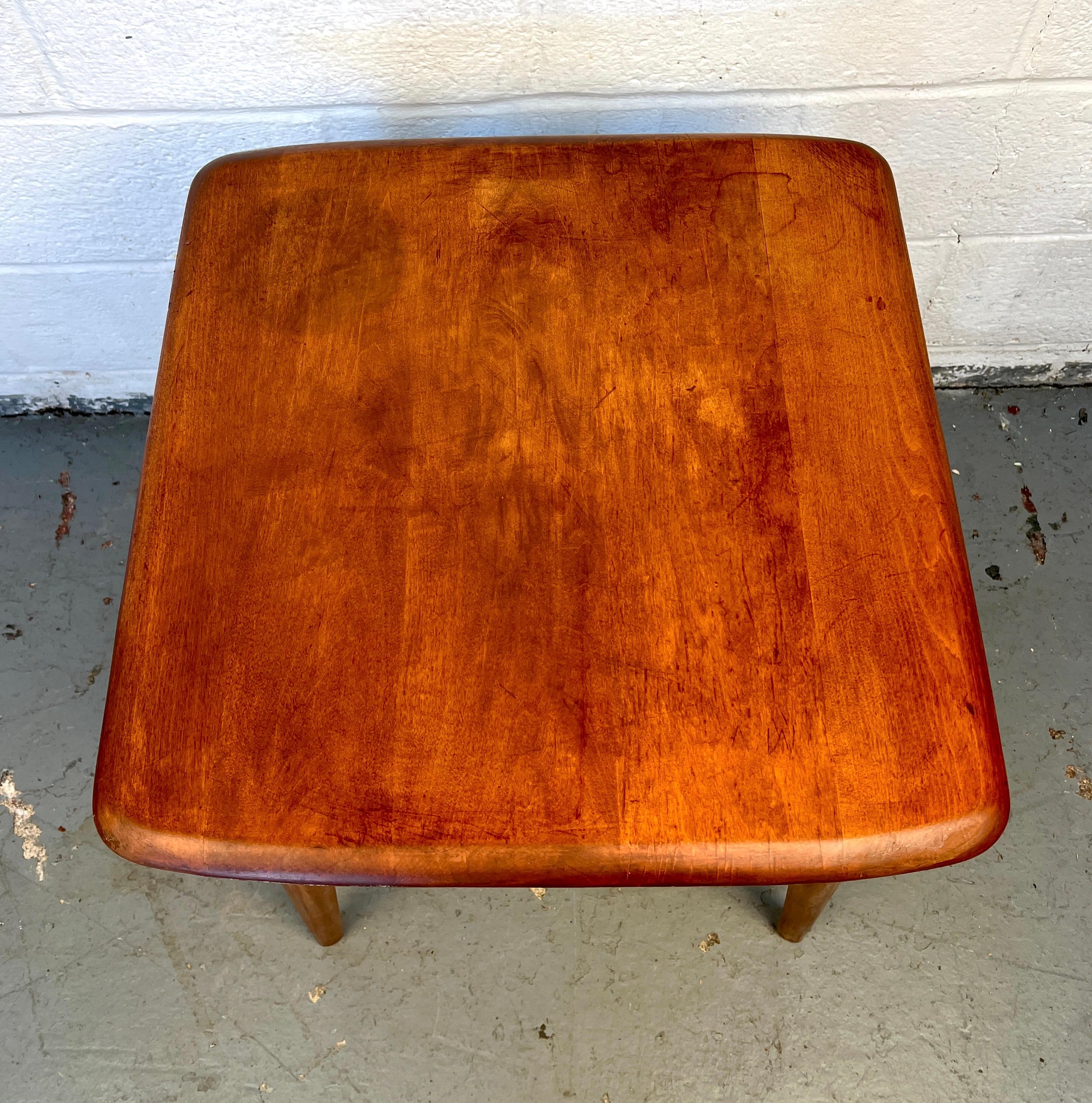 Érable Table d'appoint Wishbone moderne du milieu du siècle par Heywood Wakefield en vente