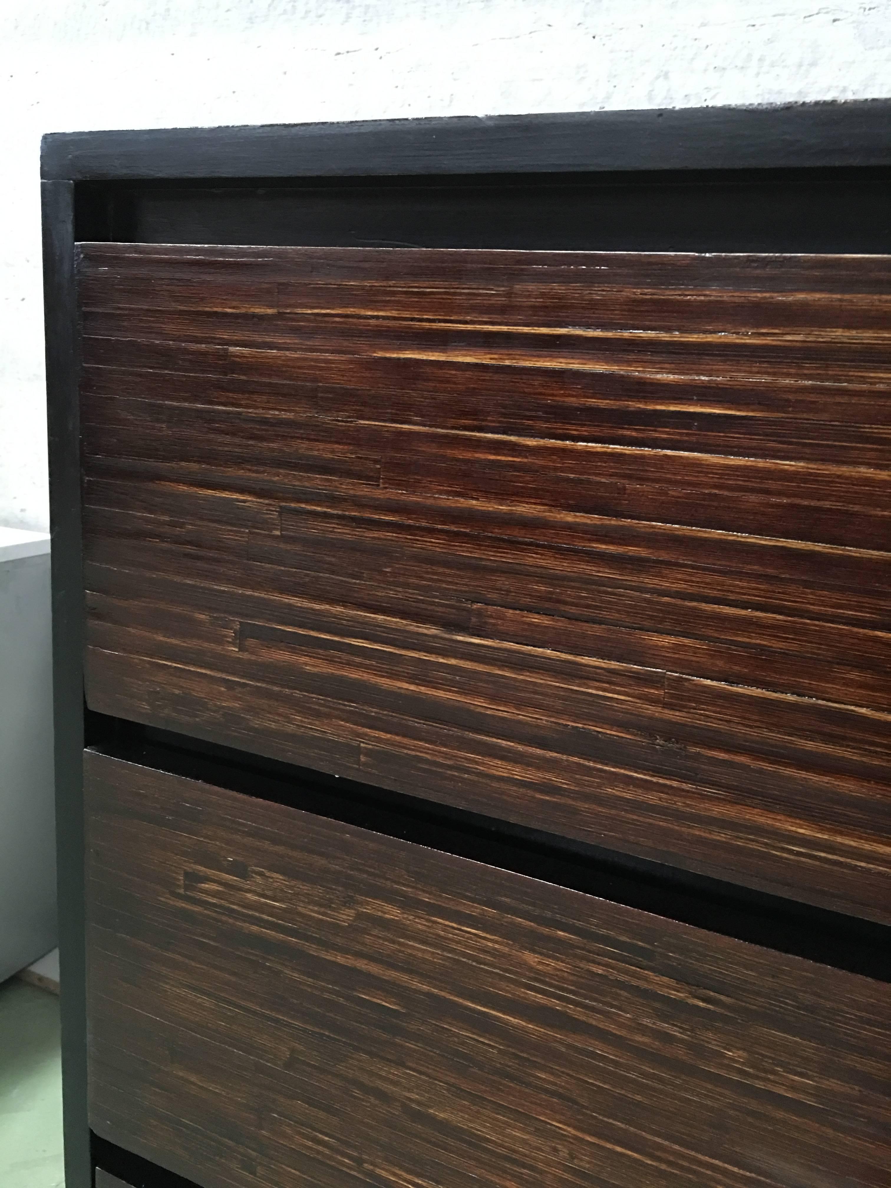 Mid-Century Modern Wood and Black Lacquer Chest, Commode For Sale 8