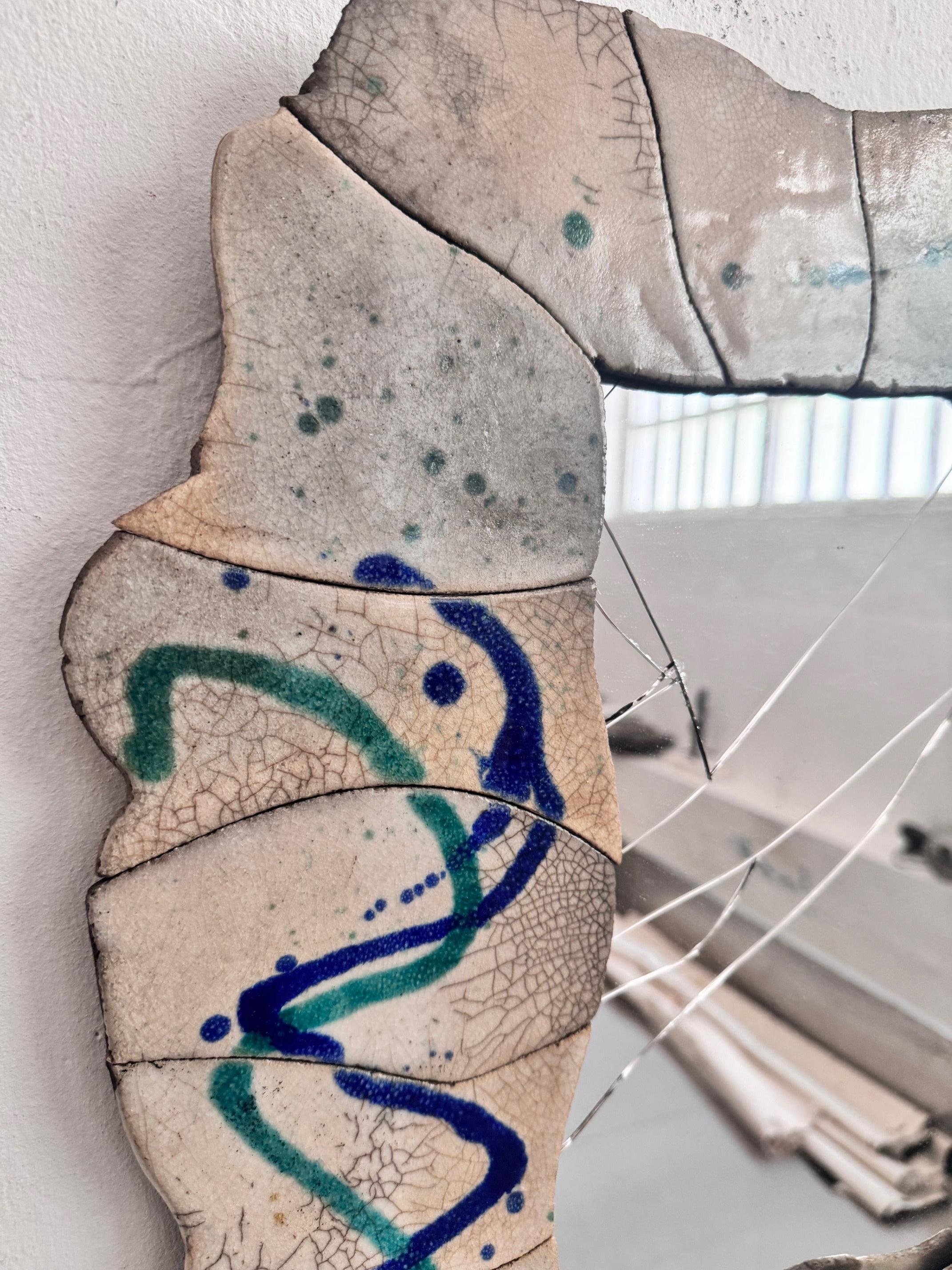 Specchio rustico in legno e ceramica della modernità di metà secolo, circa 1970 In condizioni discrete in vendita a Barcelona, ES