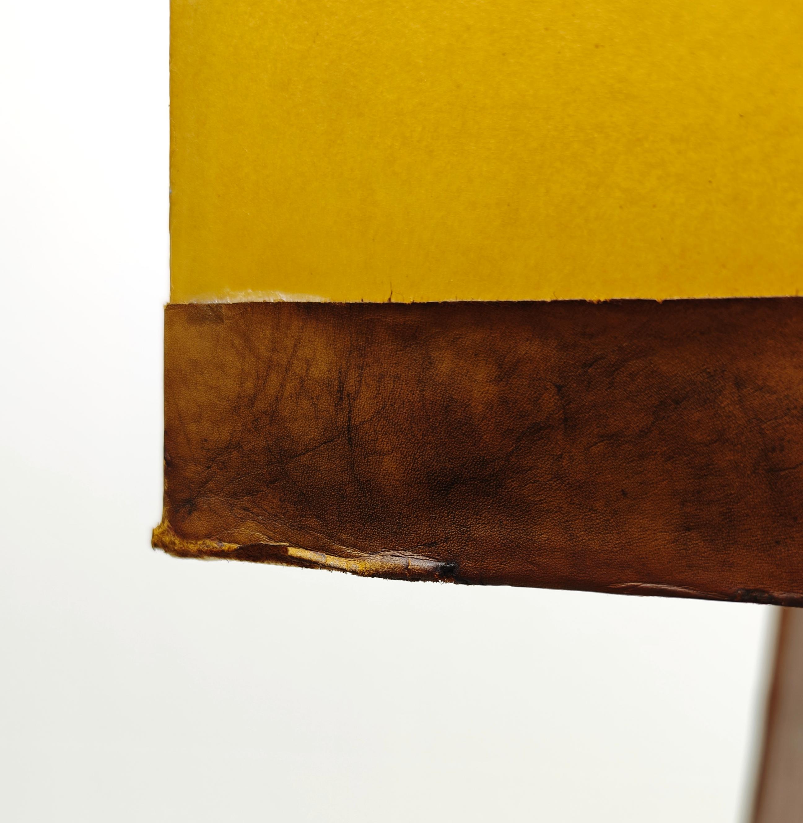 Lampada da terra in legno e pelle di design della metà del secolo scorso, anni '60. in vendita 6