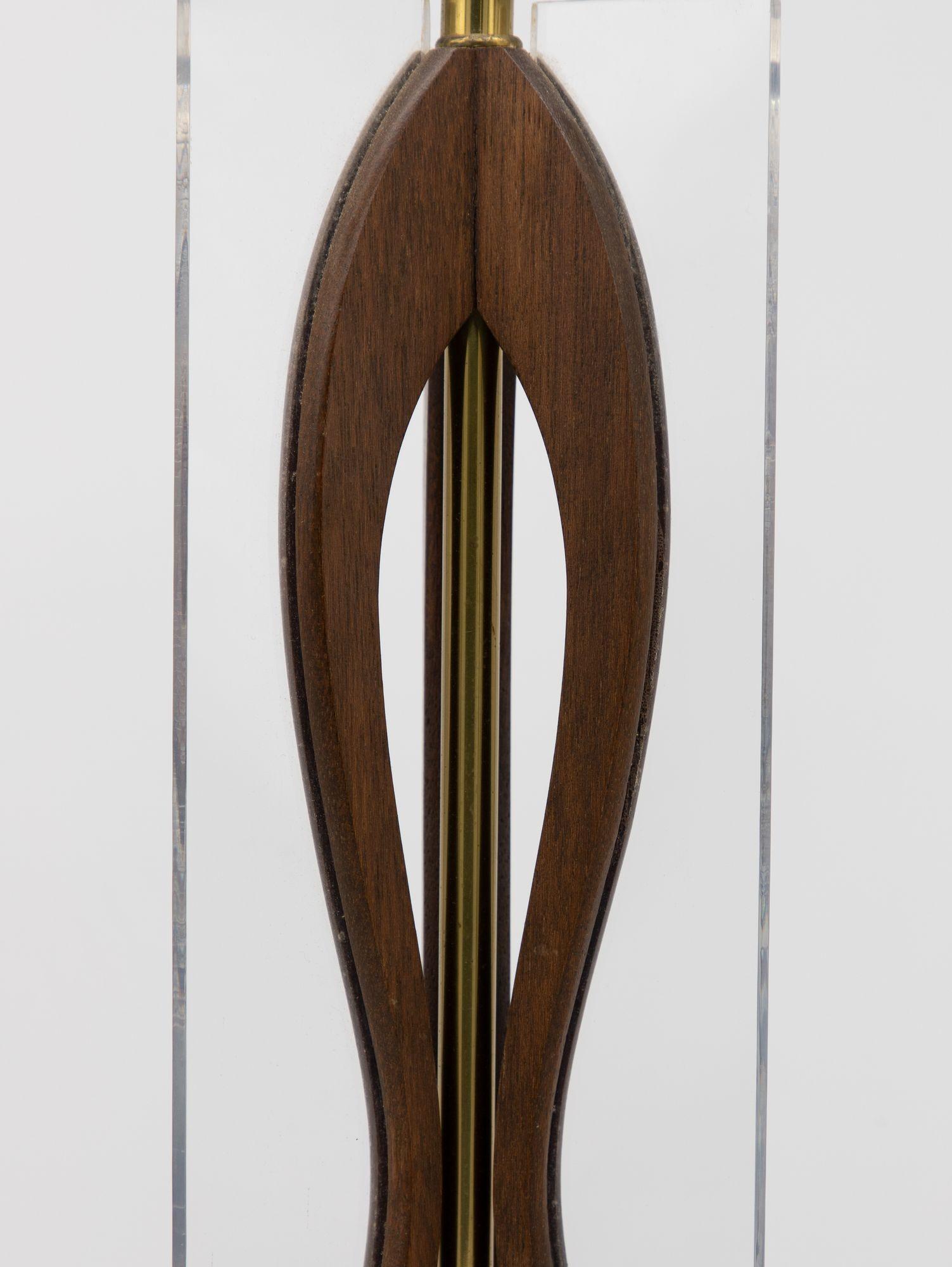 A.I.C. Modernity Wood and Lucite Table Lamp, American Mid 20th C. en vente 1