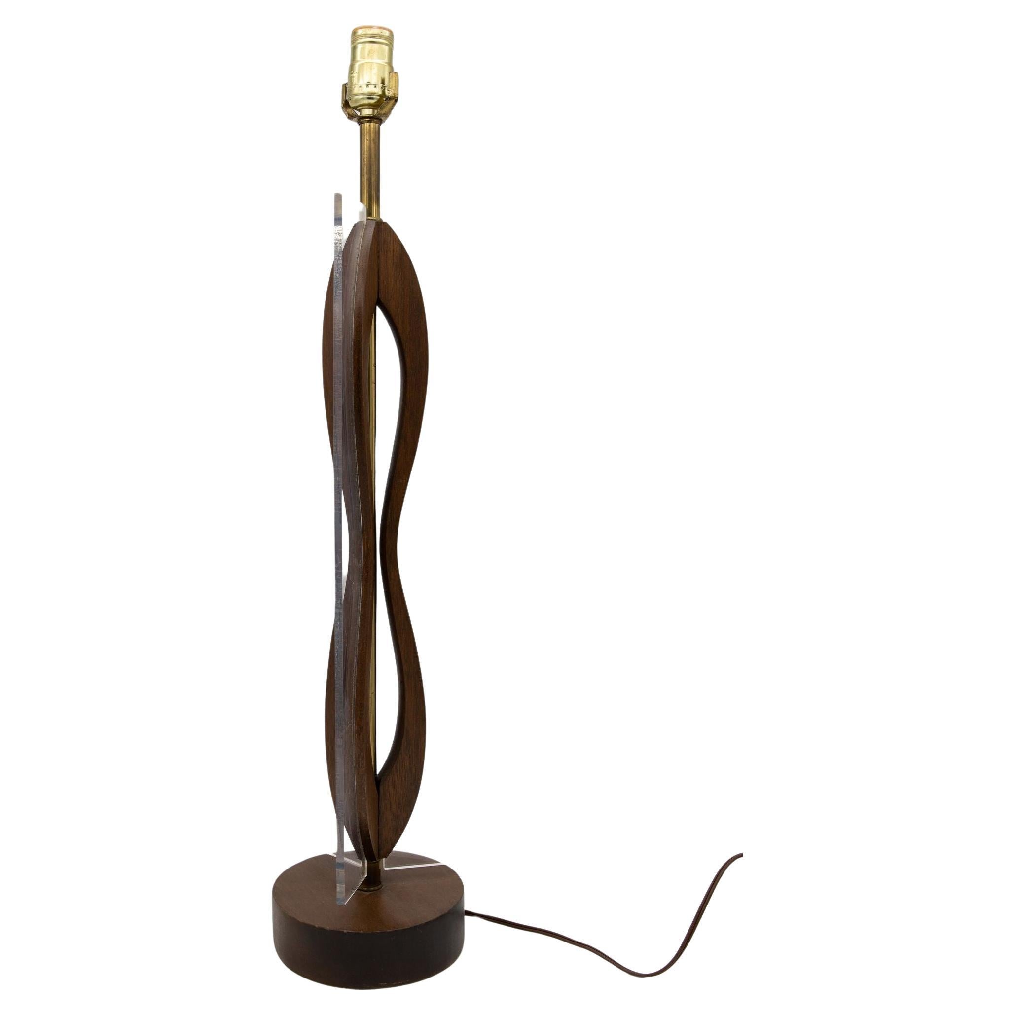 MId Century Modern Wood and Lucite Table Lamp, Amerikanische Mitte 20.