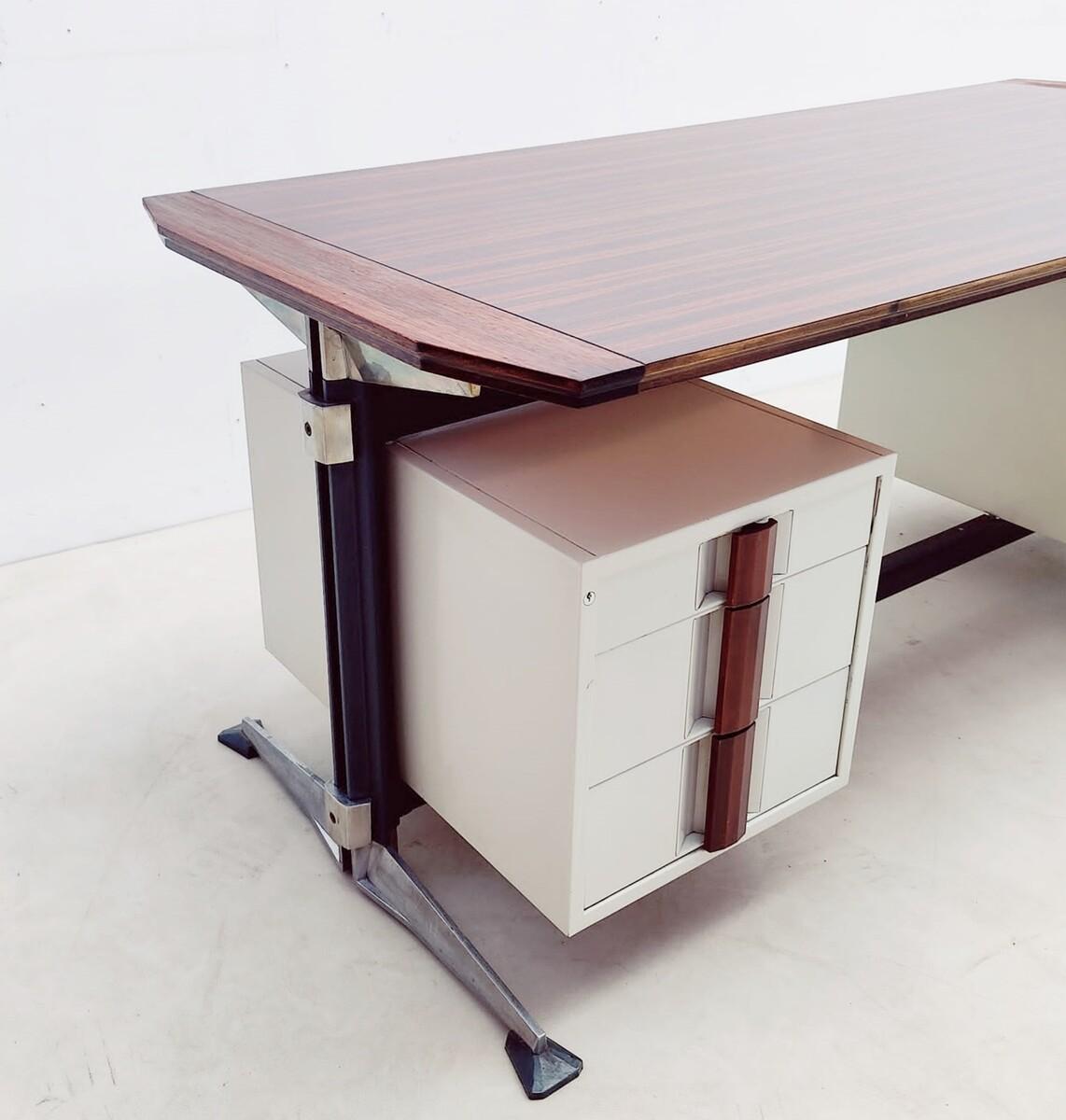 Mid-20th Century Mid-Century Modern Wood and Metal Desk by Giaiotti, Italy, 1960s