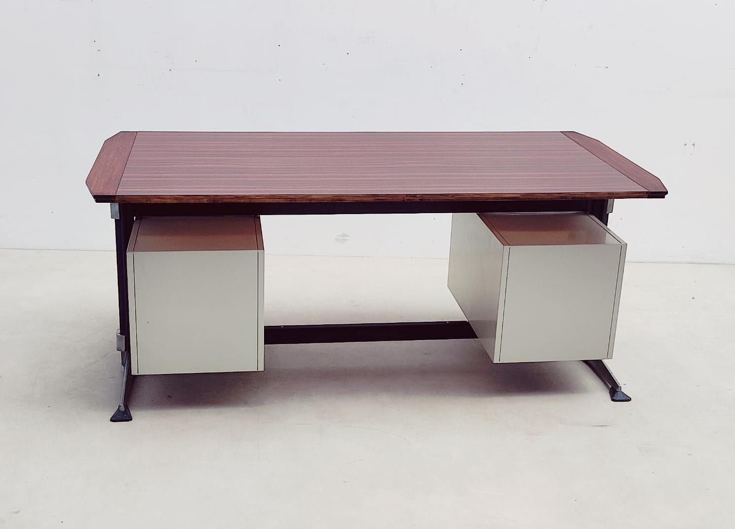 Mid-Century Modern Wood and Metal Desk by Giaiotti, Italy, 1960s 4