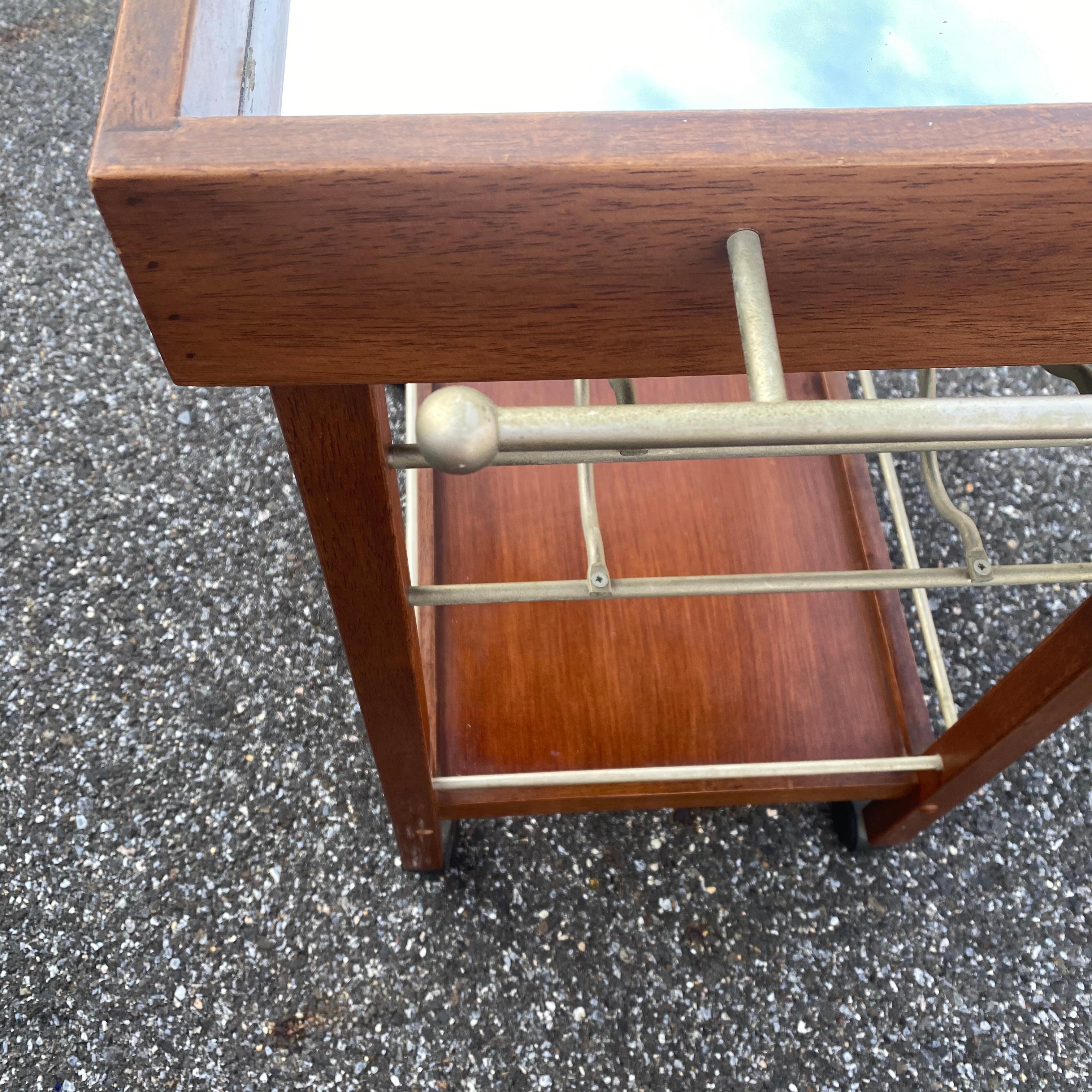 Mid-Century Modern Wood And Mirror Top Bar Cart Trolley In Good Condition In Haddonfield, NJ