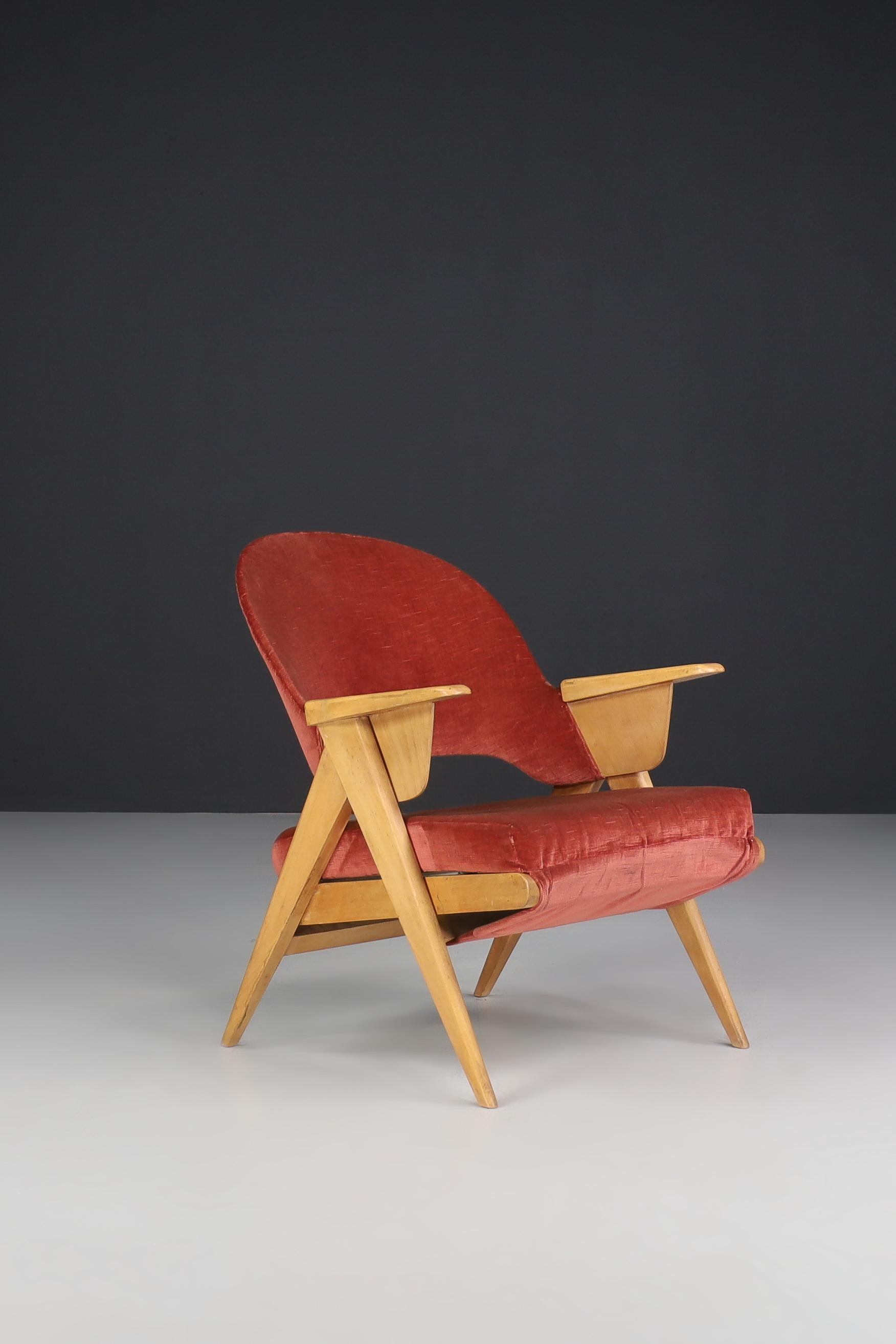 Mid-Century Modern Holz und original Samt Lounge-Sessel in Frankreich 1950er Jahren gemacht.

Mid-Century Modern Holz und original Samt Lounge-Sessel in Frankreich in den 1950er Jahren gemacht. Dieser reizende Sessel ist ein Blickfang in jedem