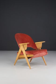 Fauteuil de salon moderne du milieu du siècle en bois et velours d'origine fabriqué en France, années 1950