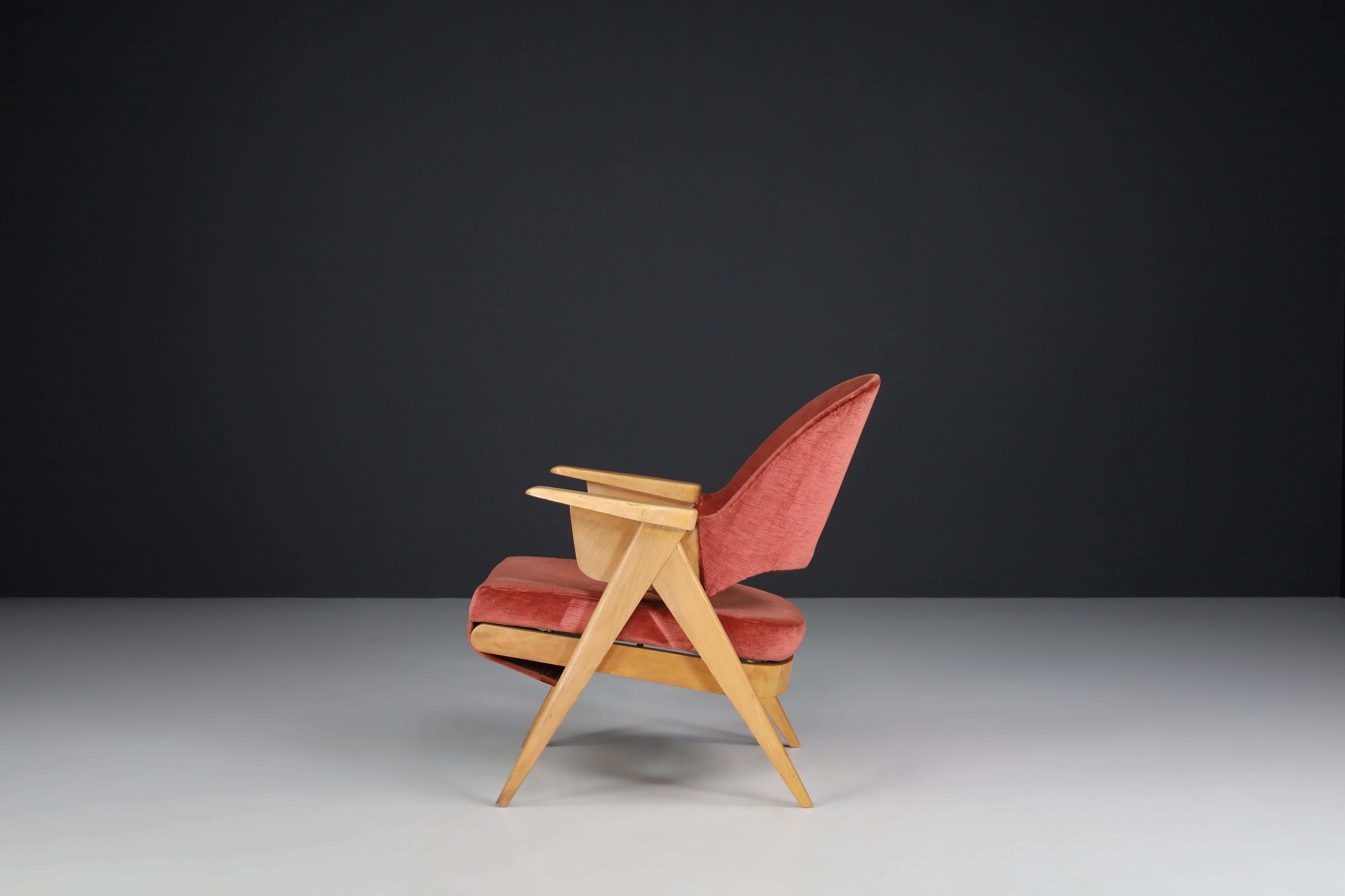 Mid-Century Modern Loungesessel aus Holz und Original-Samt, hergestellt in Frankreich, 1950er Jahre im Angebot 2