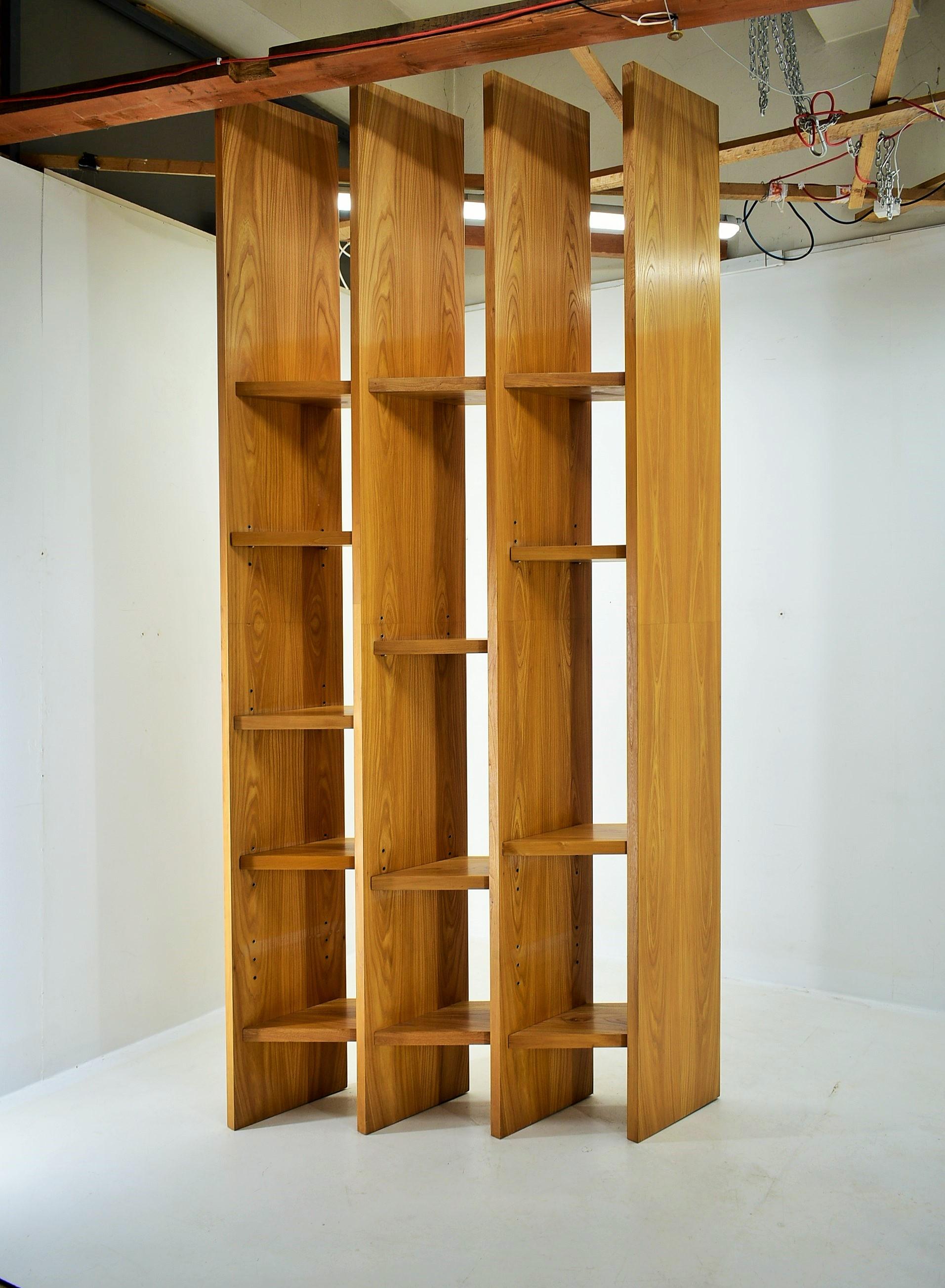 Modernes Holz-Bücherregal aus der Jahrhundertmitte, 1960er Jahre (Tschechisch) im Angebot