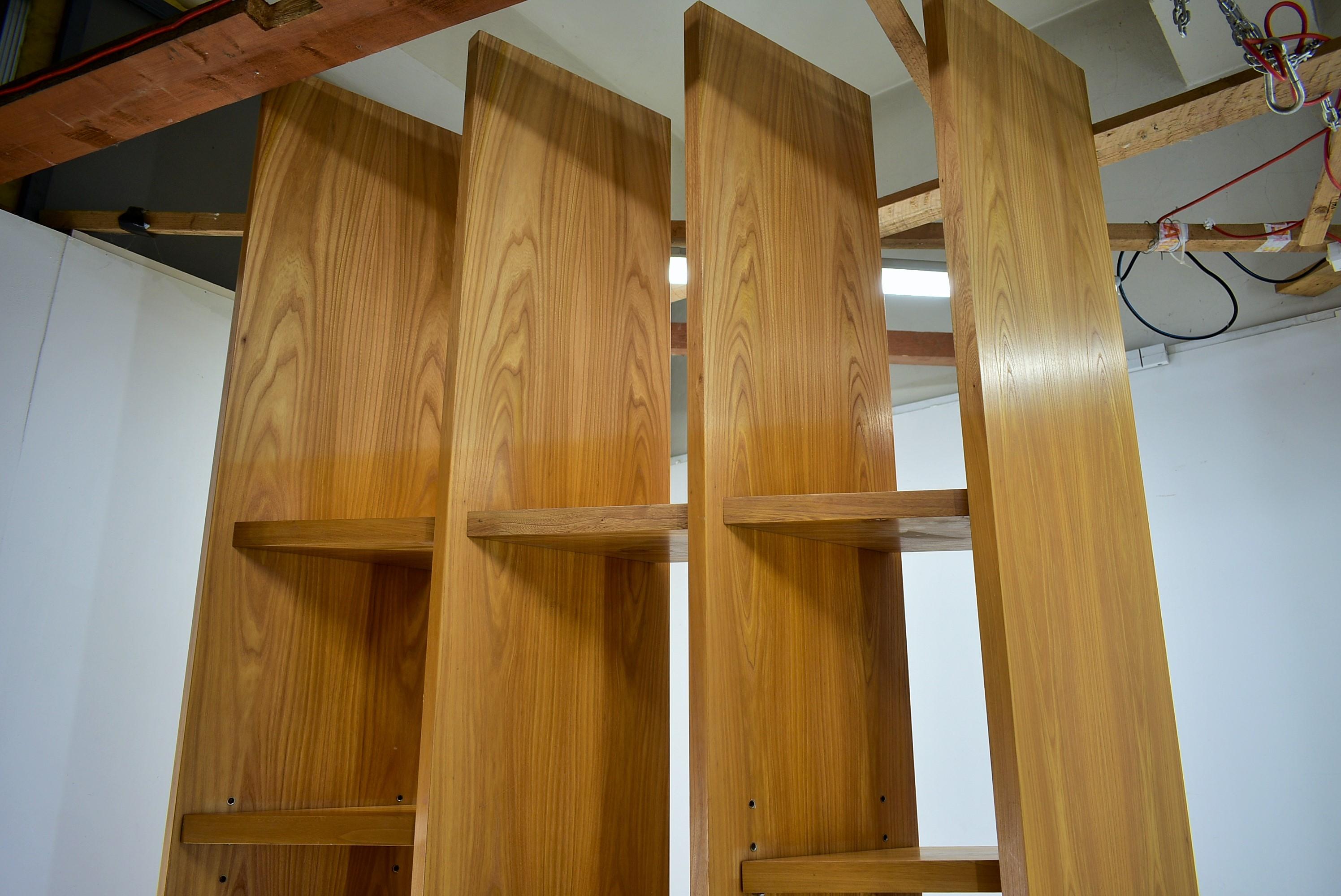 Modernes Holz-Bücherregal aus der Jahrhundertmitte, 1960er Jahre im Angebot 3