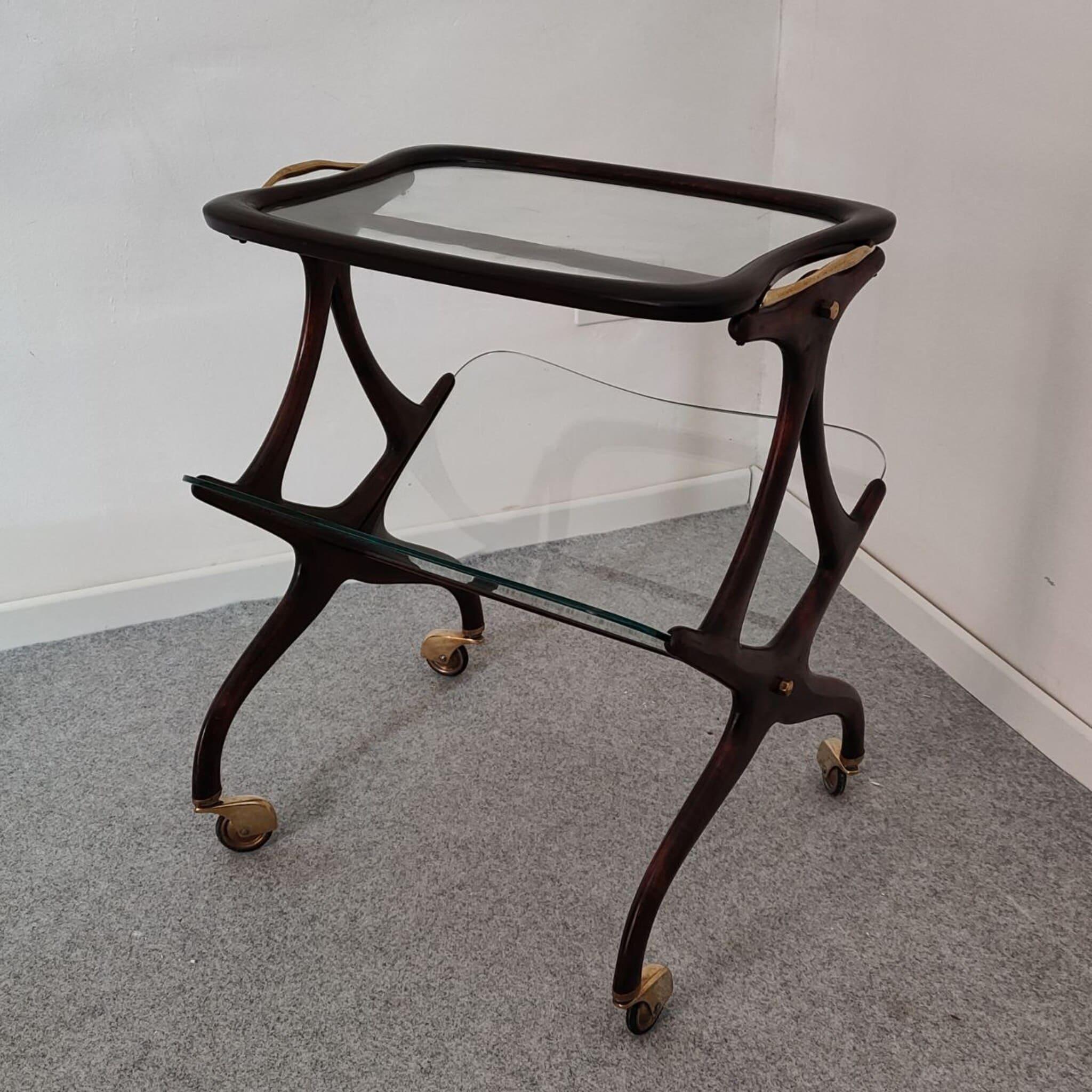 Mid-Century Modern Barwagen- megazine-Regal aus Holz und Messing von Cesare Lacca, Italien 1950er Jahre im Angebot 4