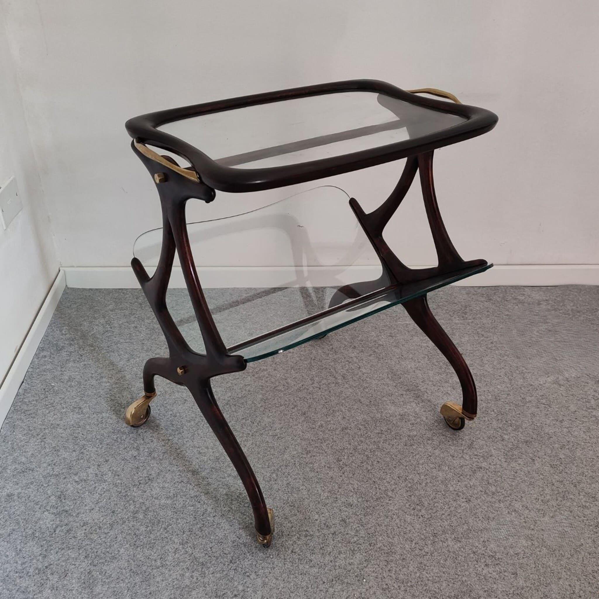 Mid-Century Modern Barwagen- megazine-Regal aus Holz und Messing von Cesare Lacca, Italien 1950er Jahre im Angebot 3