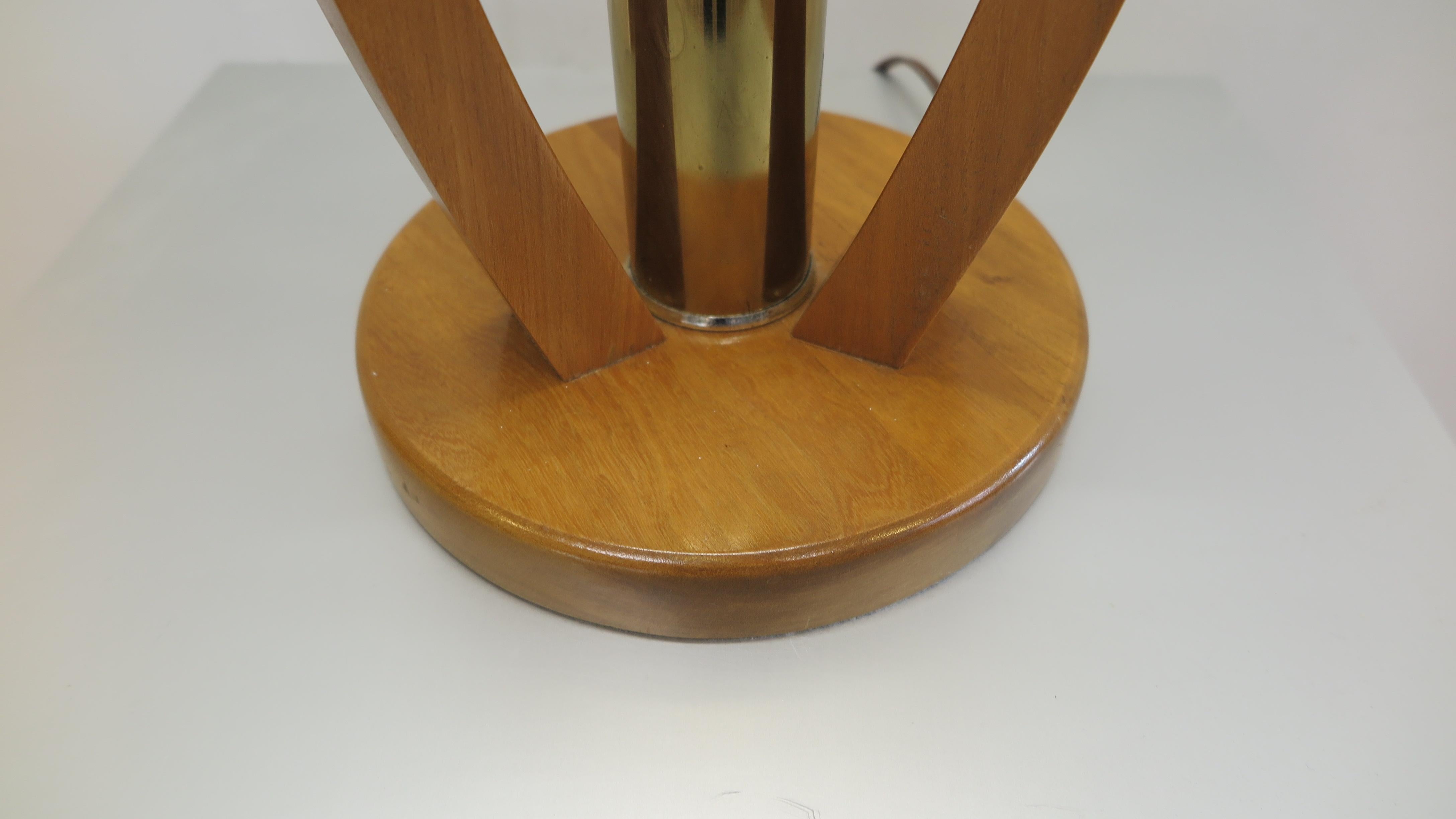 Mid-Century Modern Wood & Brass Table Lamp For Sale 1