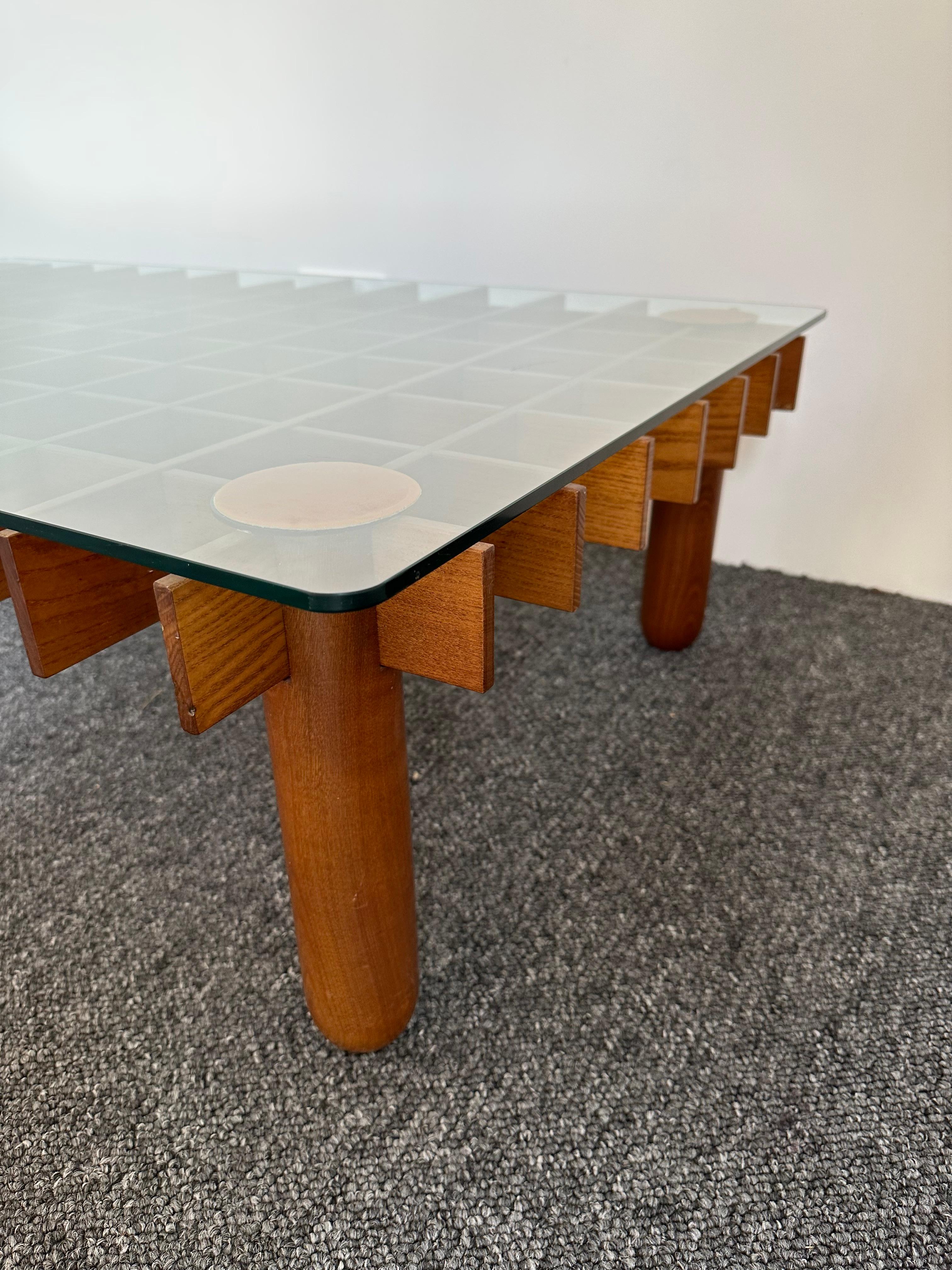 Mid-Century Modern Wood Coffee Table Italy, 1970s For Sale 1