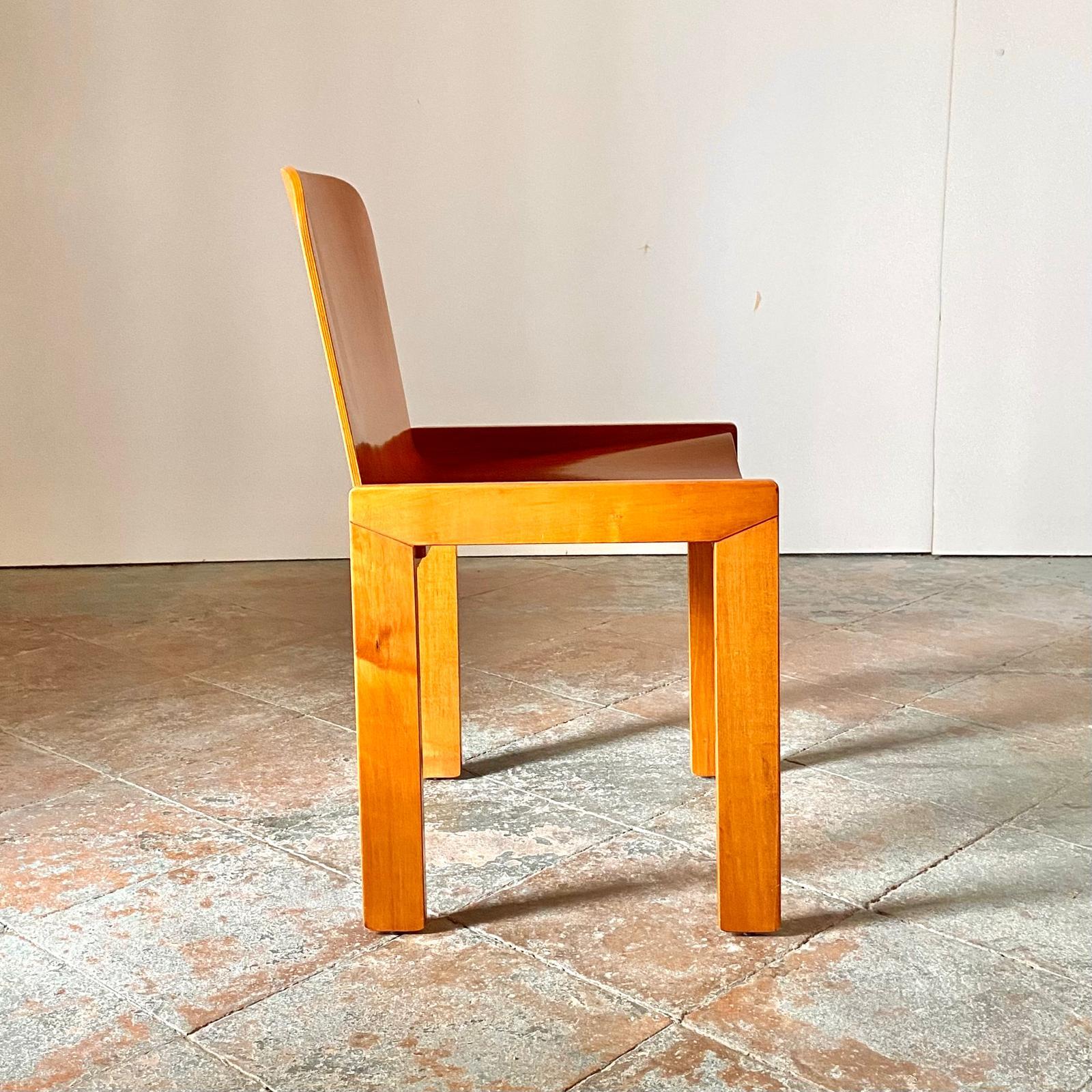 Moderne Esszimmerstühle aus Holz aus der Mitte des Jahrhunderts, Afra und Tobia Scarpa für Molteni, Italien  im Angebot 2