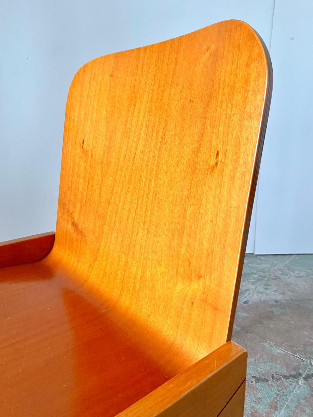 Moderne Esszimmerstühle aus Holz aus der Mitte des Jahrhunderts, Afra und Tobia Scarpa für Molteni, Italien  im Angebot 4