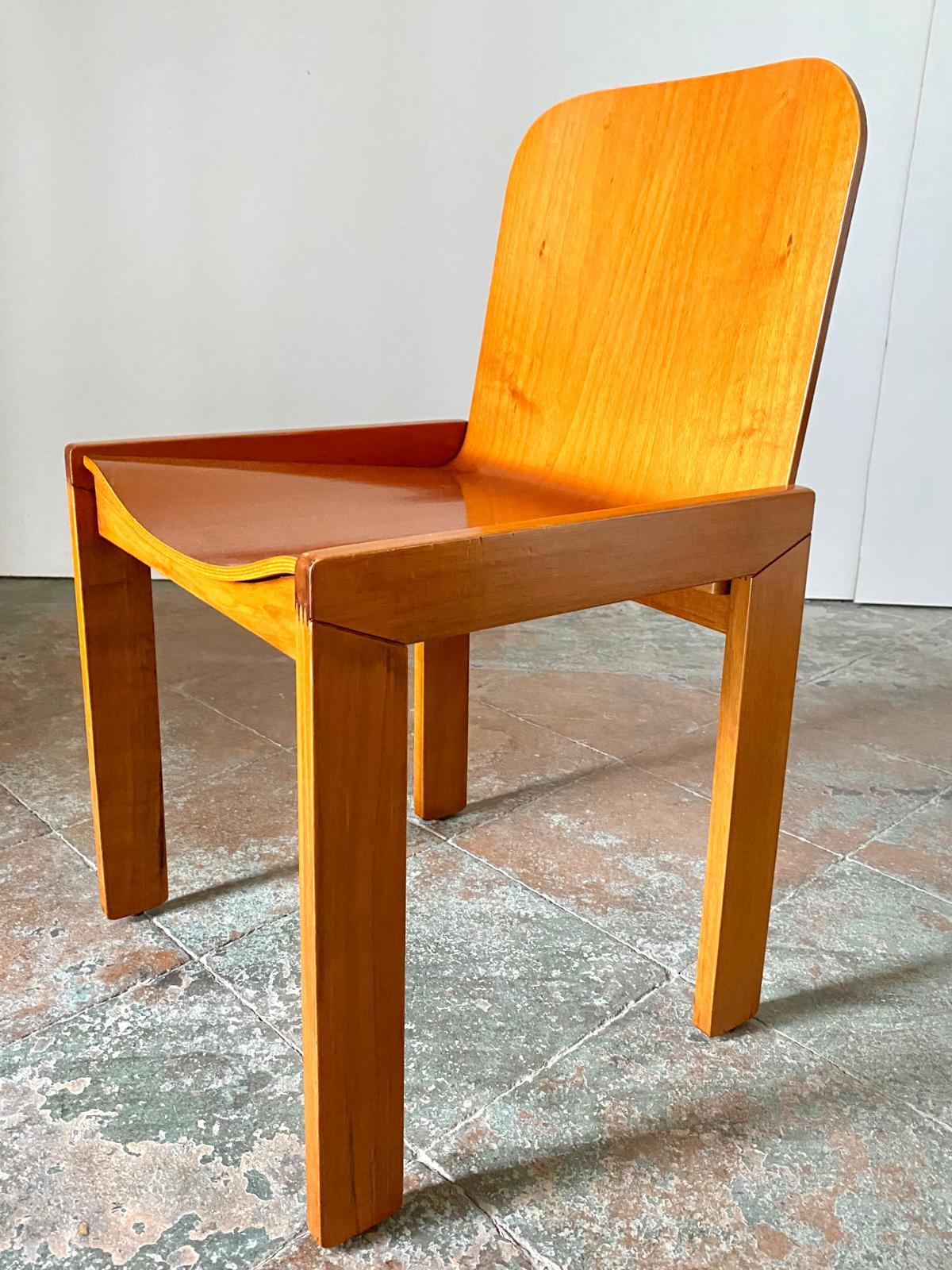 Moderne Esszimmerstühle aus Holz aus der Mitte des Jahrhunderts, Afra und Tobia Scarpa für Molteni, Italien  im Angebot 5