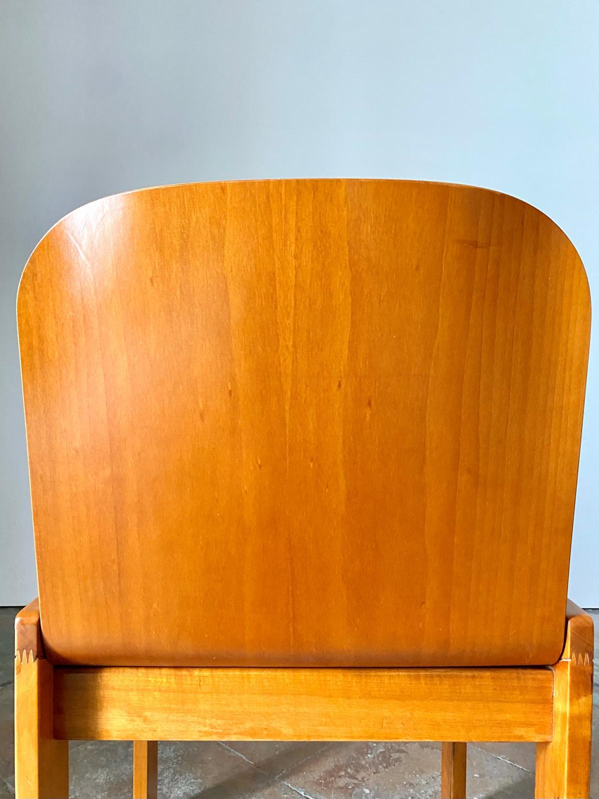 Moderne Esszimmerstühle aus Holz aus der Mitte des Jahrhunderts, Afra und Tobia Scarpa für Molteni, Italien  im Angebot 10