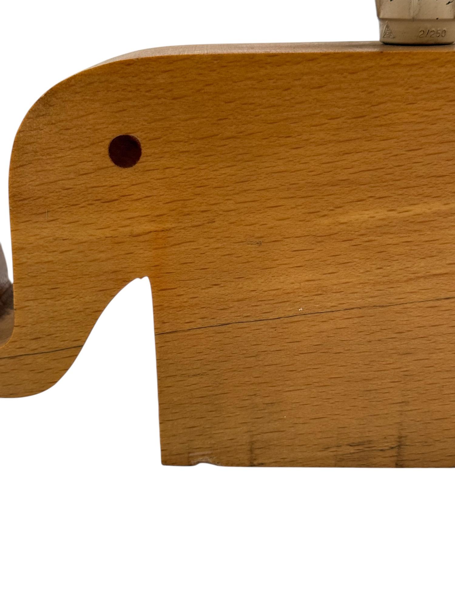 Moderne Elefanten-Tischlampe aus Holz, Italien, 1960er Jahre im Angebot 4