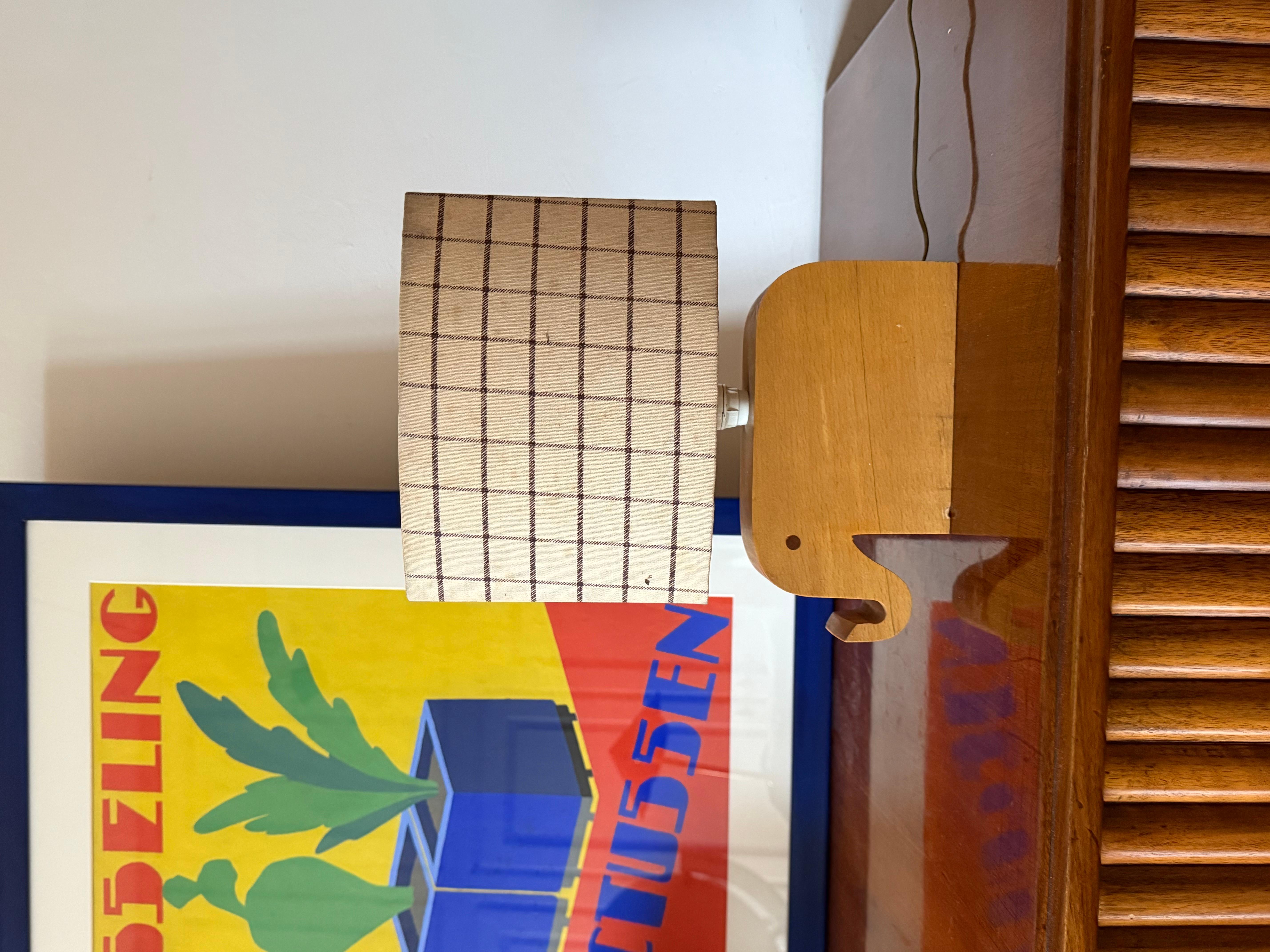 Moderne Elefanten-Tischlampe aus Holz, Italien, 1960er Jahre (Italian) im Angebot