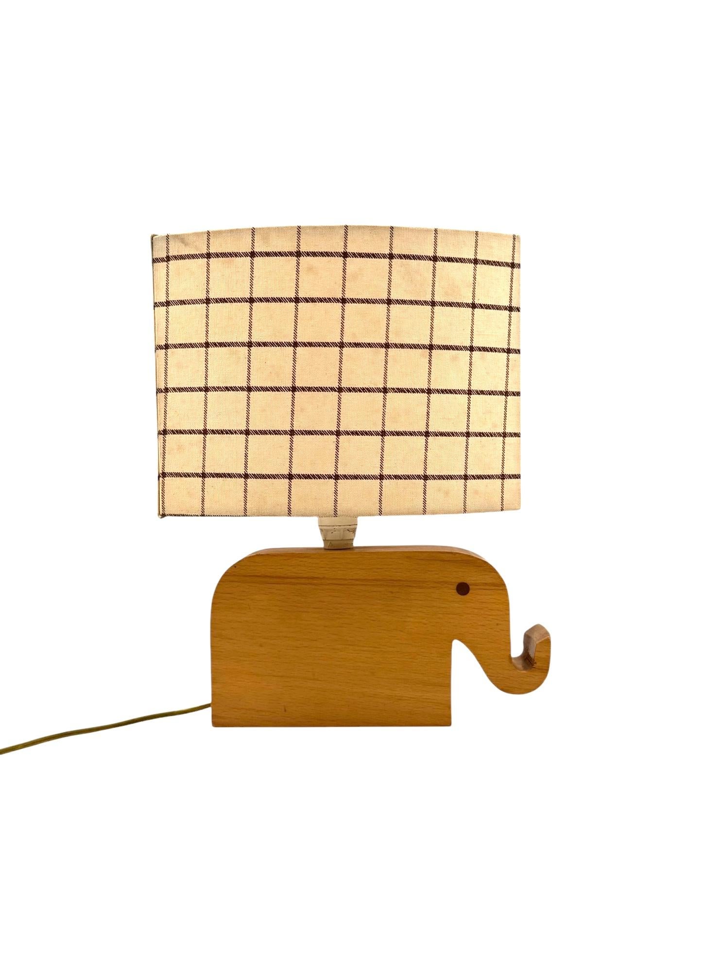 Moderne Elefanten-Tischlampe aus Holz, Italien, 1960er Jahre im Zustand „Gut“ im Angebot in Firenze, IT