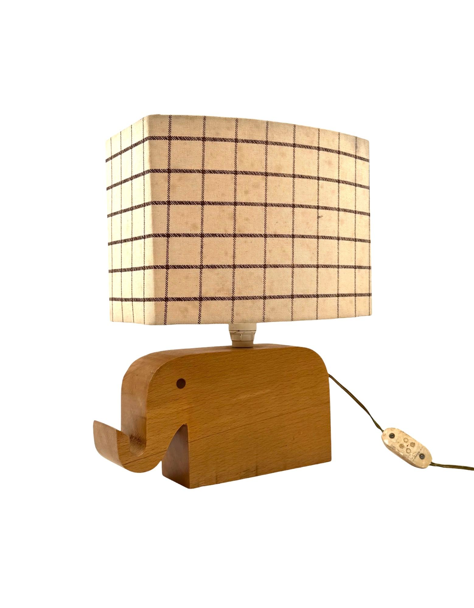 Moderne Elefanten-Tischlampe aus Holz, Italien, 1960er Jahre im Angebot 1