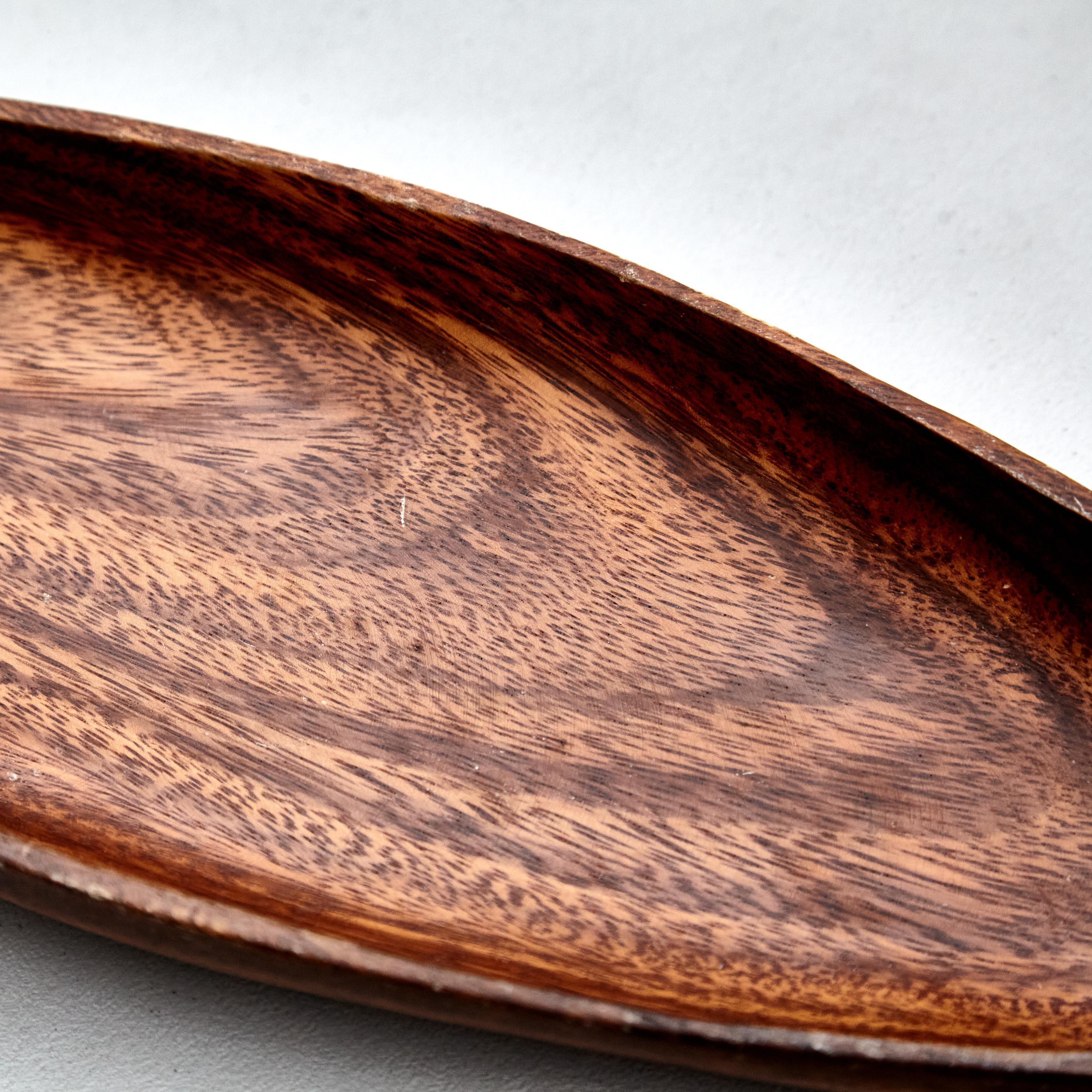 Mid-Century Modern Wood Fruit Bowl – France, Circa 1960

Bring a touch of timeless elegance to your home with this Mid-Century Modern wood fruit bowl, manufactured in France circa 1960. With its sleek design and natural wood finish, this piece
