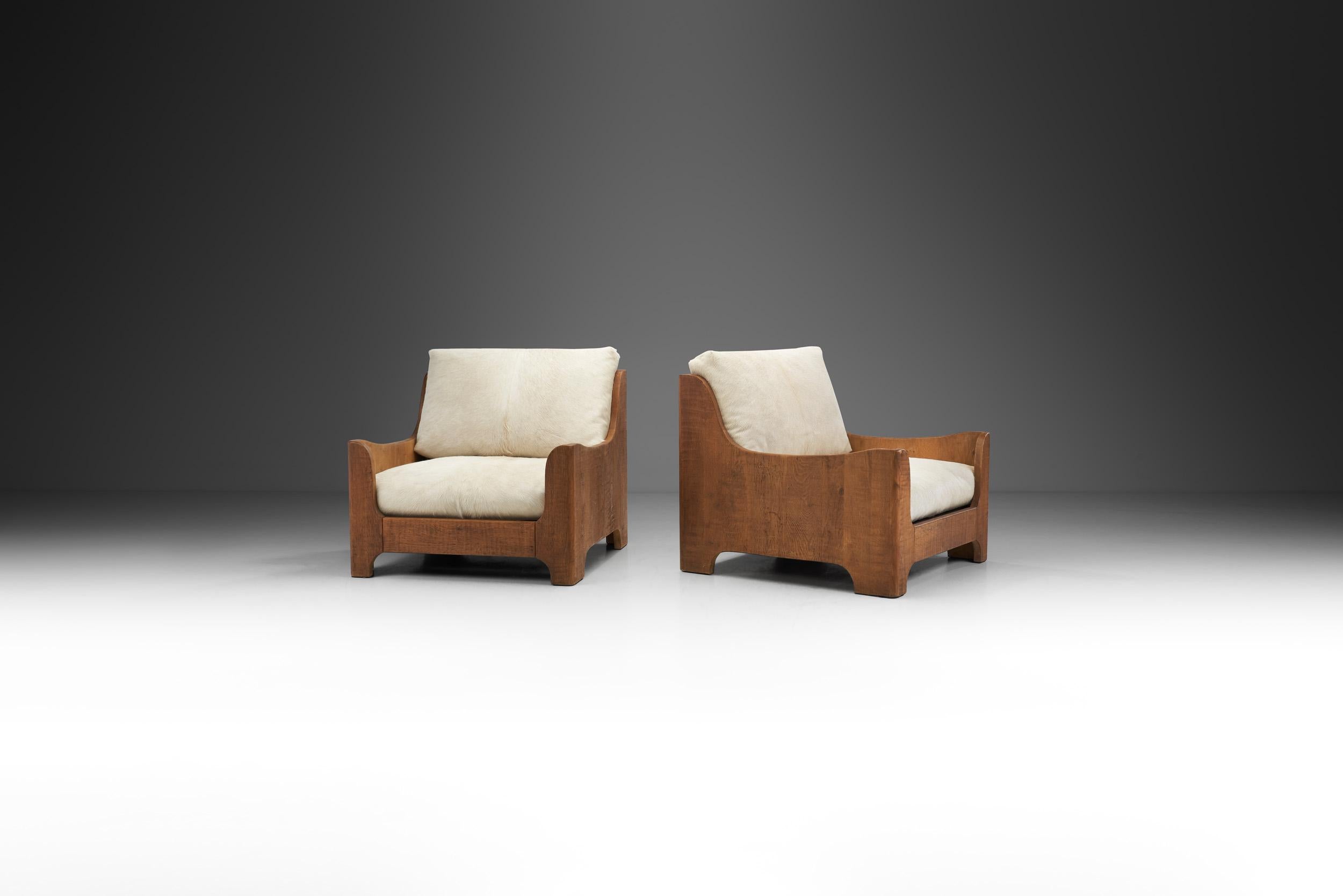 There is a clear decorative feel to these lounge chairs with indulgent shaping and a sophisticated, sartorial attitude.? Not only the quality is apparent, but also the subtle influences of the Art Deco era.

Defined by the style themes of the