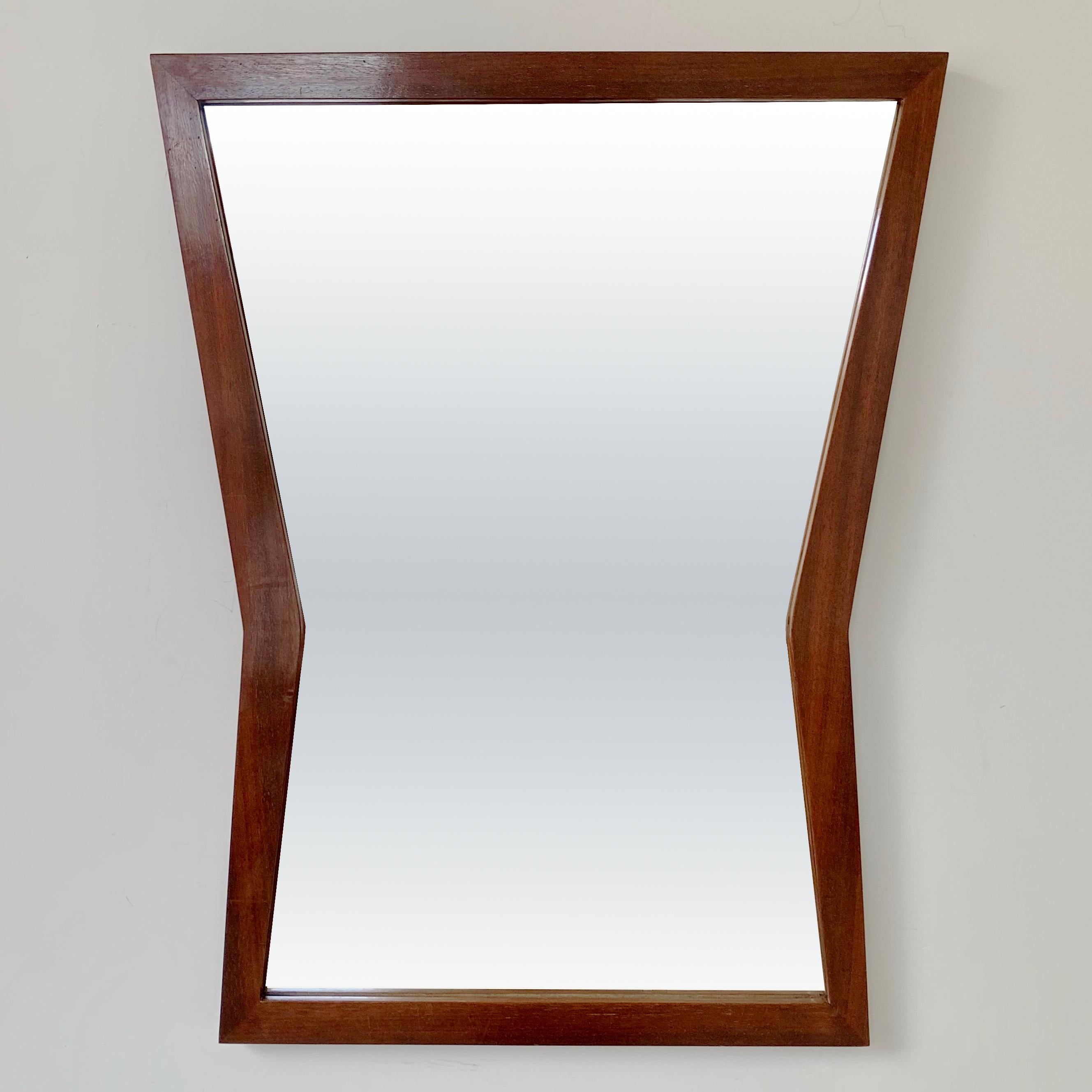 Very nice Mid-Century Modern wall mirror, circa 1960, Italy.
Geometrical frame, polished walnut.
Dimensions: 78 cm H, 62 cm W, 3 cm D.
Original condition.
All purchases are covered by our Buyer Protection Guarantee.
This item can be returned within