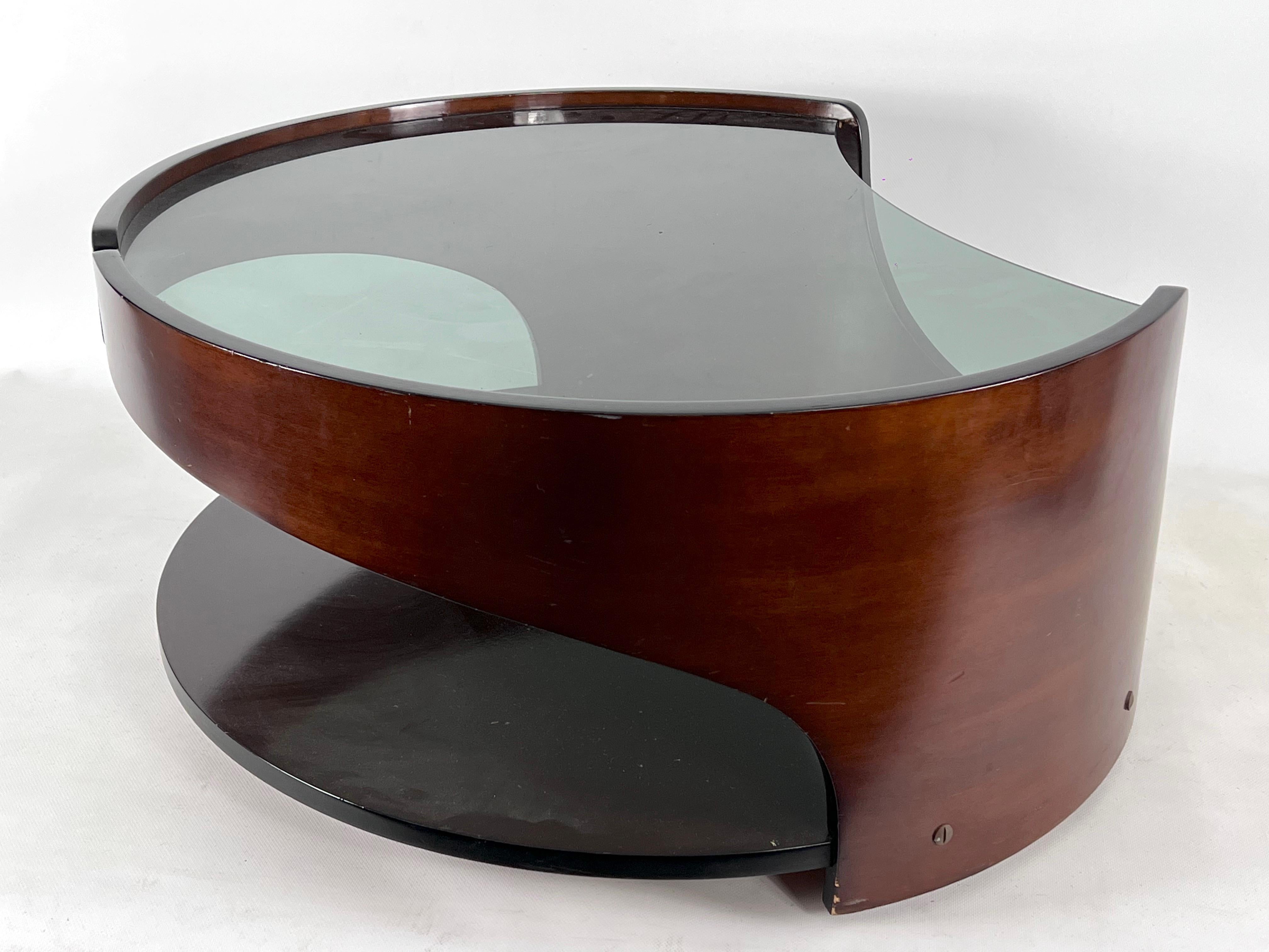 Mid-Century Modern Wood Round Coffee Table in Gio Colombo Style. Italy 70s For Sale 5