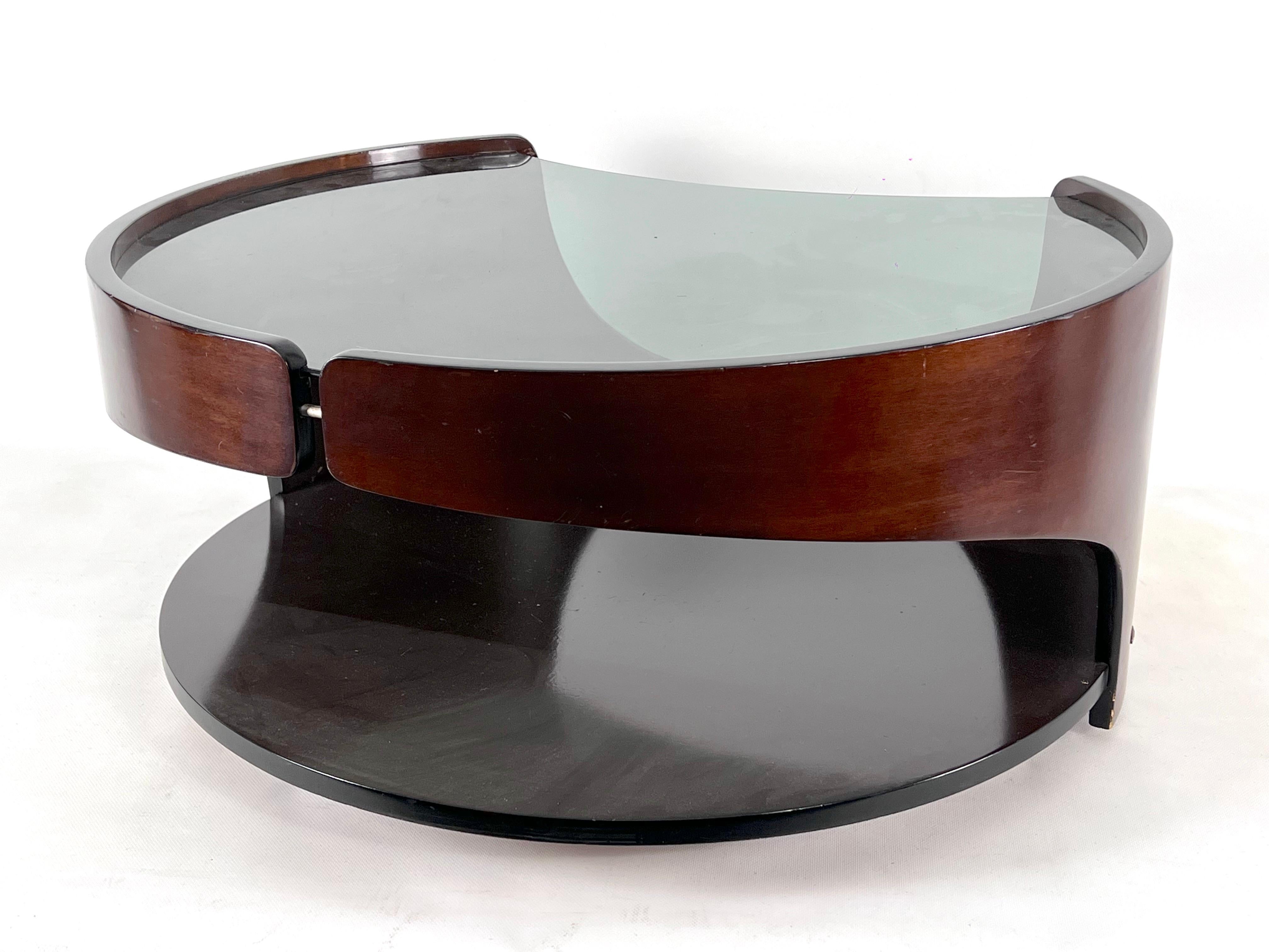 20th Century Mid-Century Modern Wood Round Coffee Table in Gio Colombo Style. Italy 70s For Sale