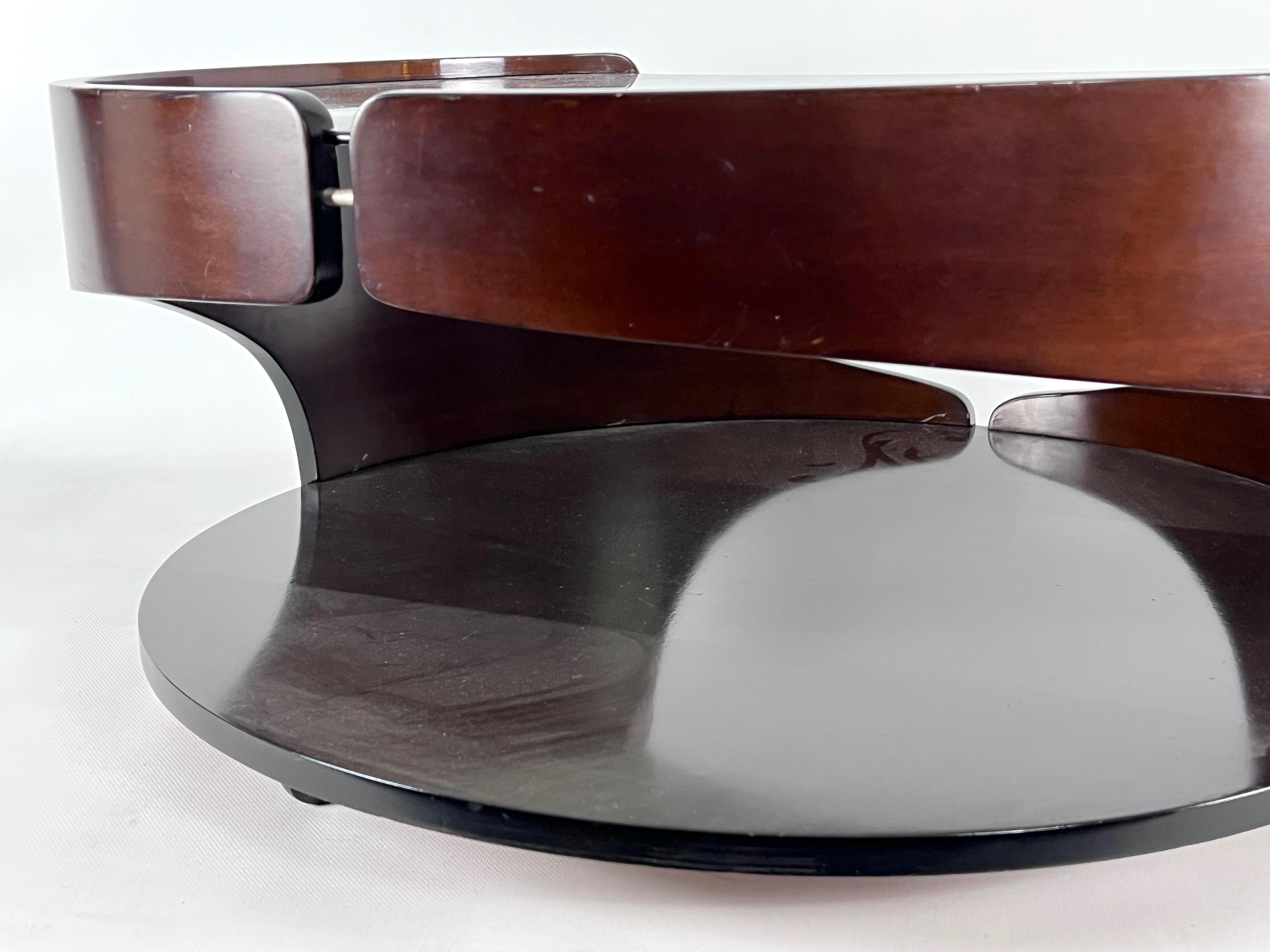 Mid-Century Modern Wood Round Coffee Table in Gio Colombo Style. Italy 70s For Sale 2