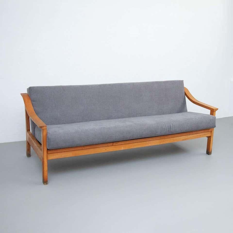 Mid-Century Modern Wood Scandinavian Sofa, circa 1950 In Good Condition For Sale In Barcelona, Barcelona