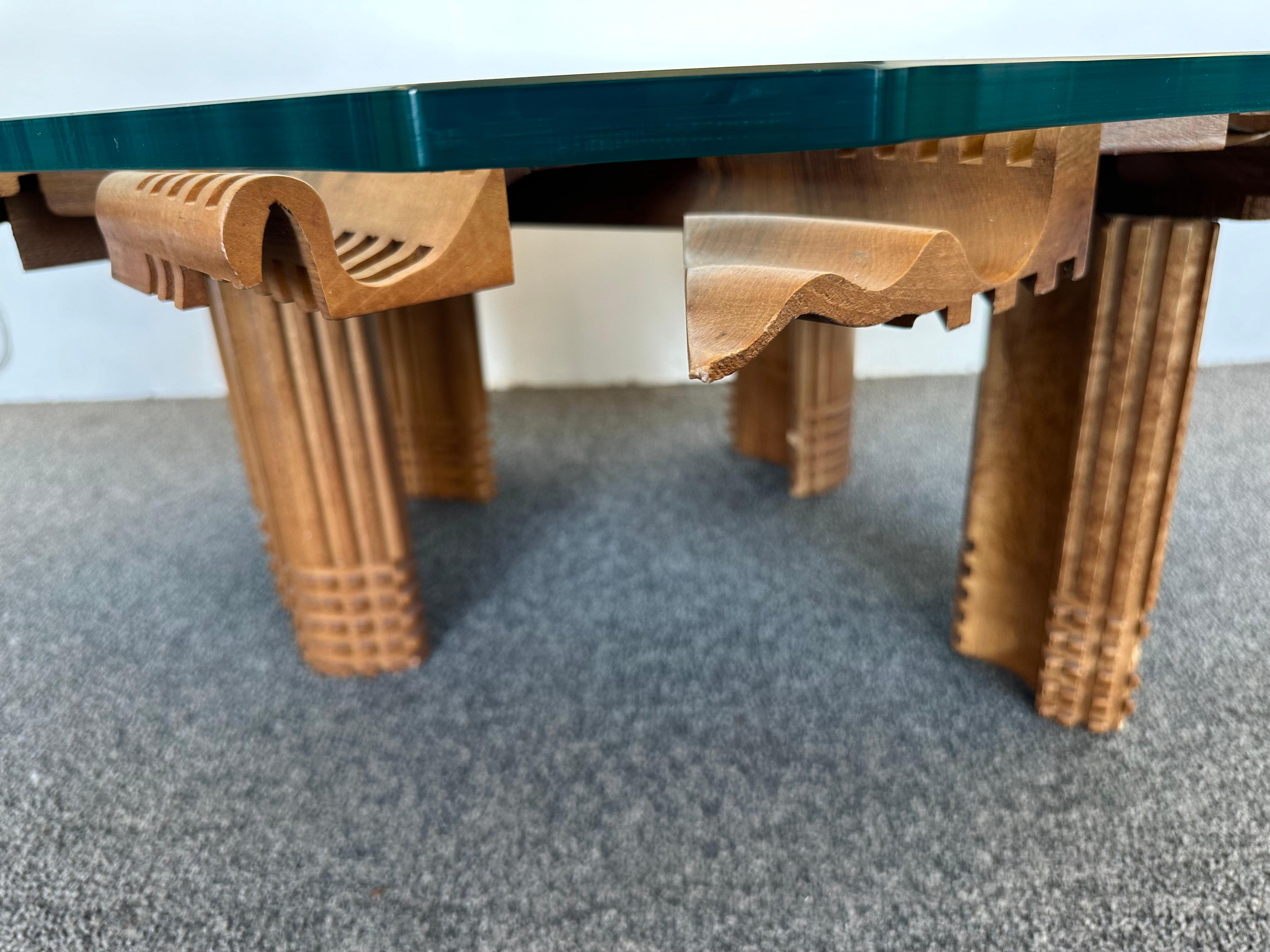 Moderner Couchtisch aus Holzskulptur aus der Mitte des Jahrhunderts von Gianni Arosio. Italien, 1990er Jahre (Ende des 20. Jahrhunderts) im Angebot