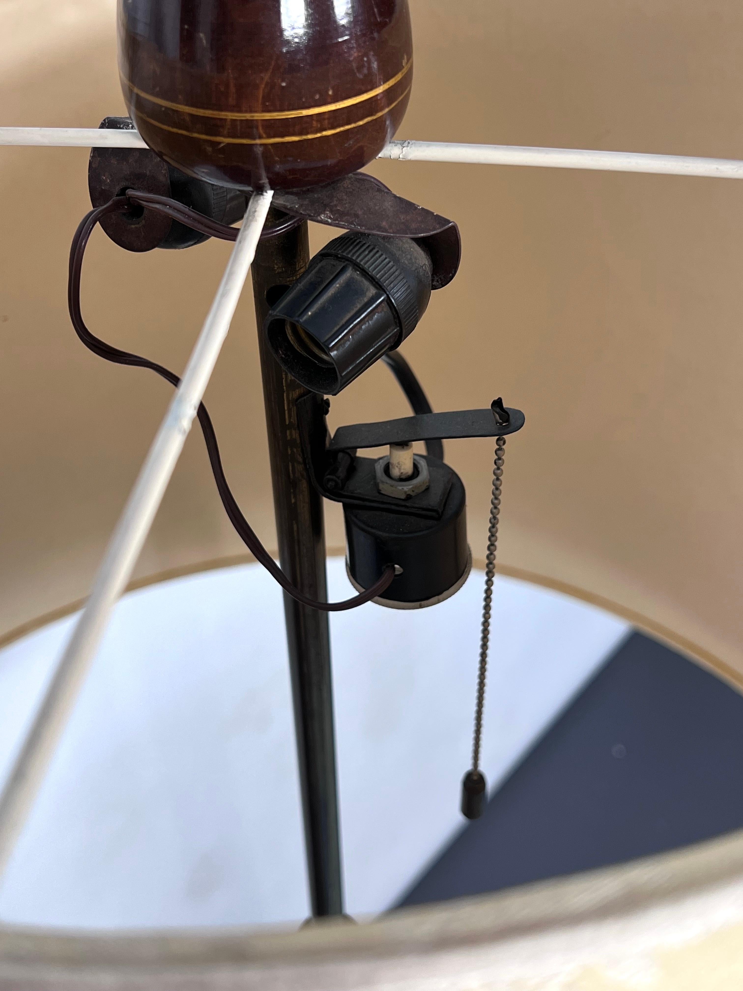 Mid-Century Modern Dreibein-Stehlampe aus Holz, Italien, 1950er Jahre im Angebot 5