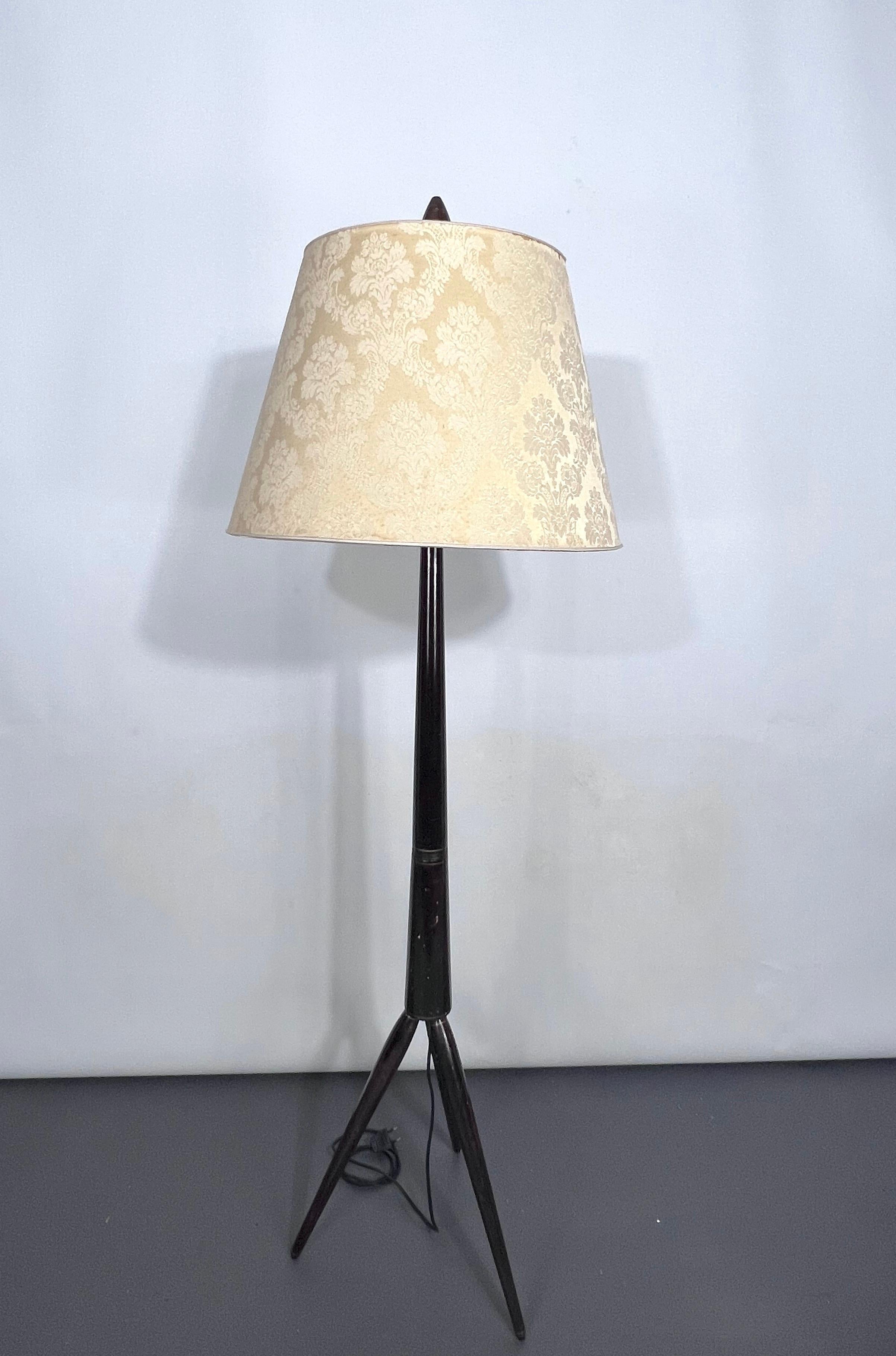 Mid-Century Modern Wood Tripod Floor Lamp, Italy, 1950s For Sale 1