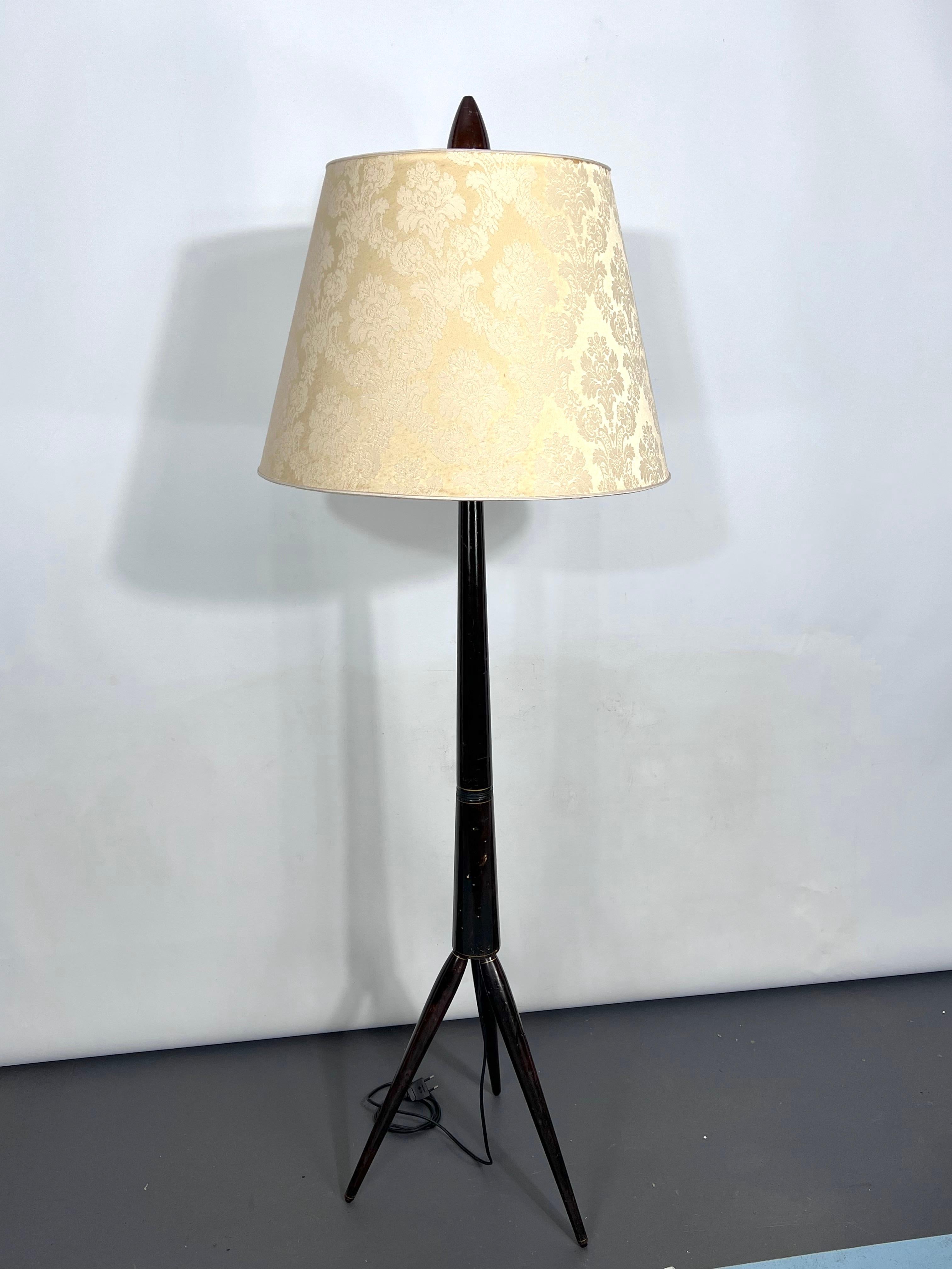 Mid-Century Modern Wood Tripod Floor Lamp, Italy, 1950s For Sale 4